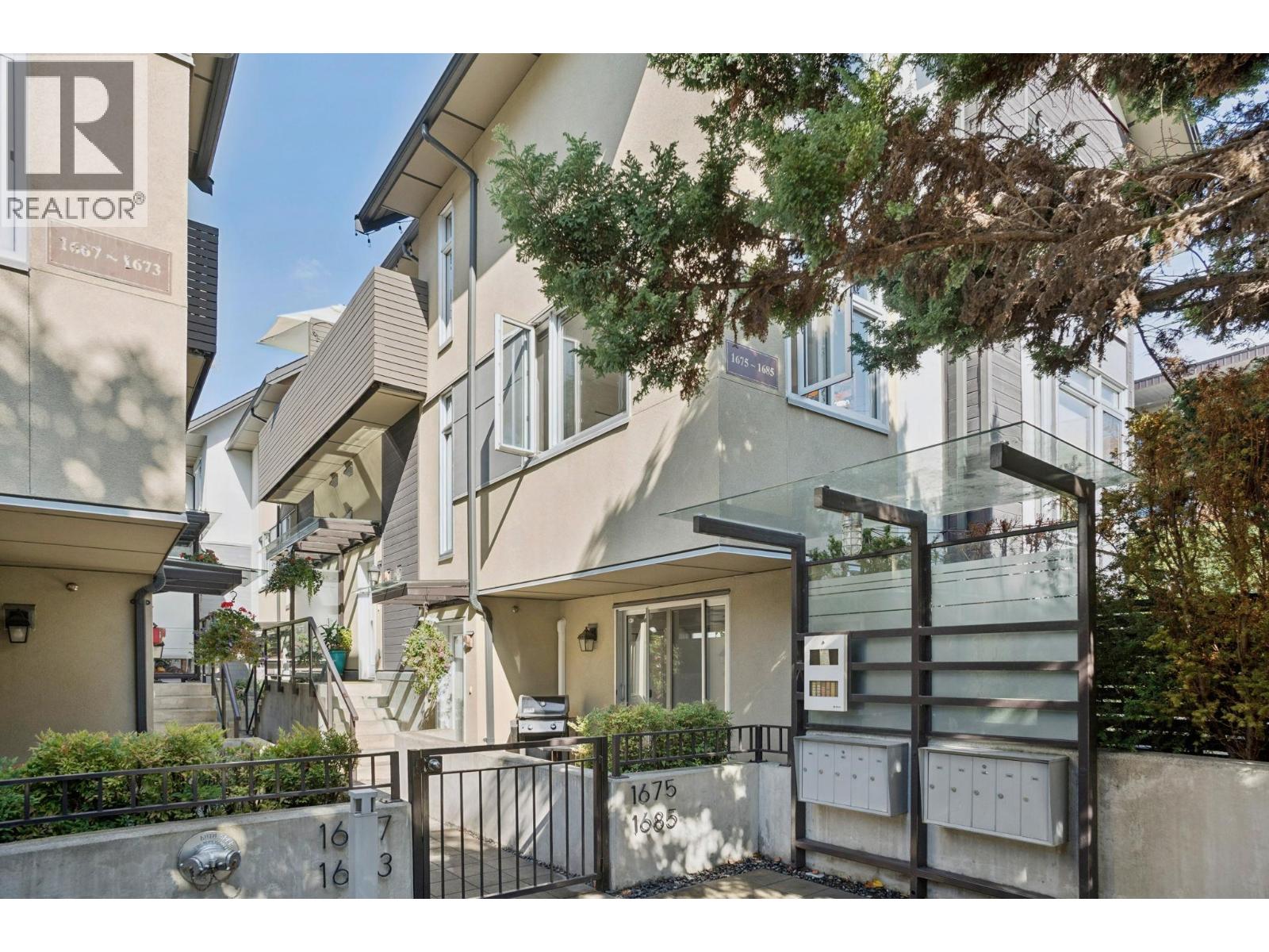 1683 KITCHENER STREET|Vancouver, British Columbia V5L2W1