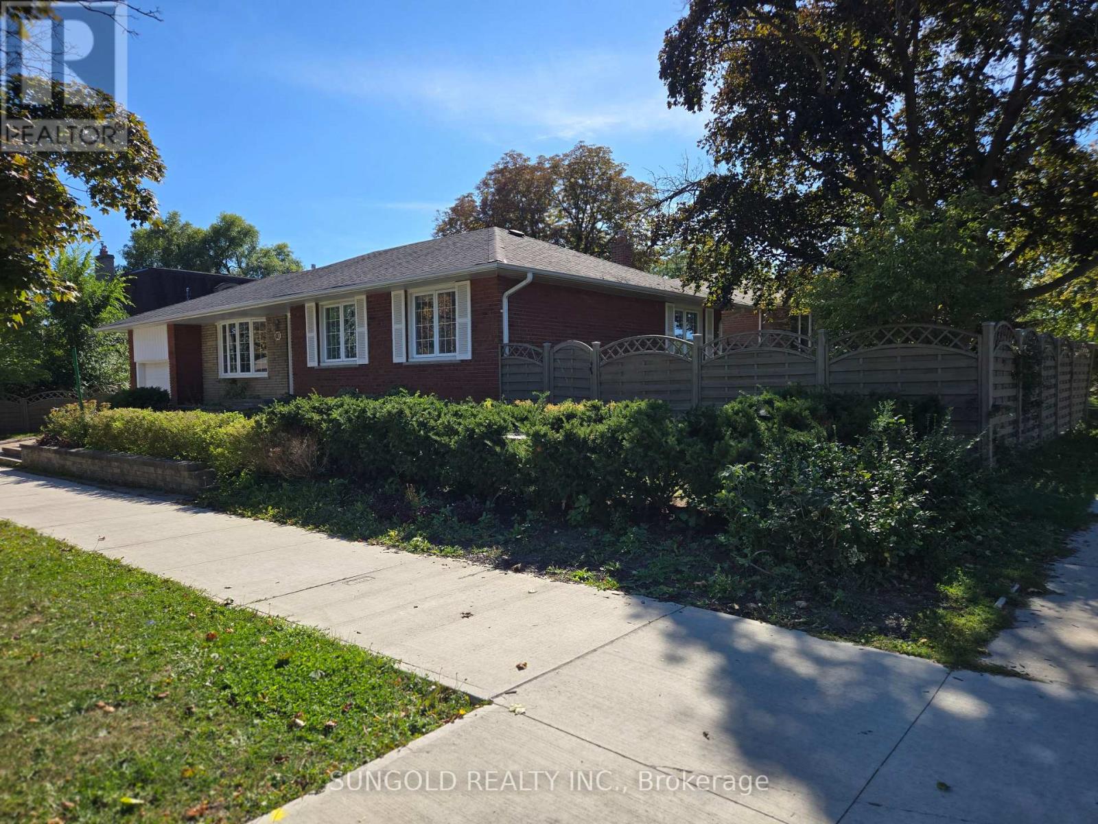 40 CARSBROOKE ROAD|Toronto (Etobicoke West Mall), Ontario M9C3C1