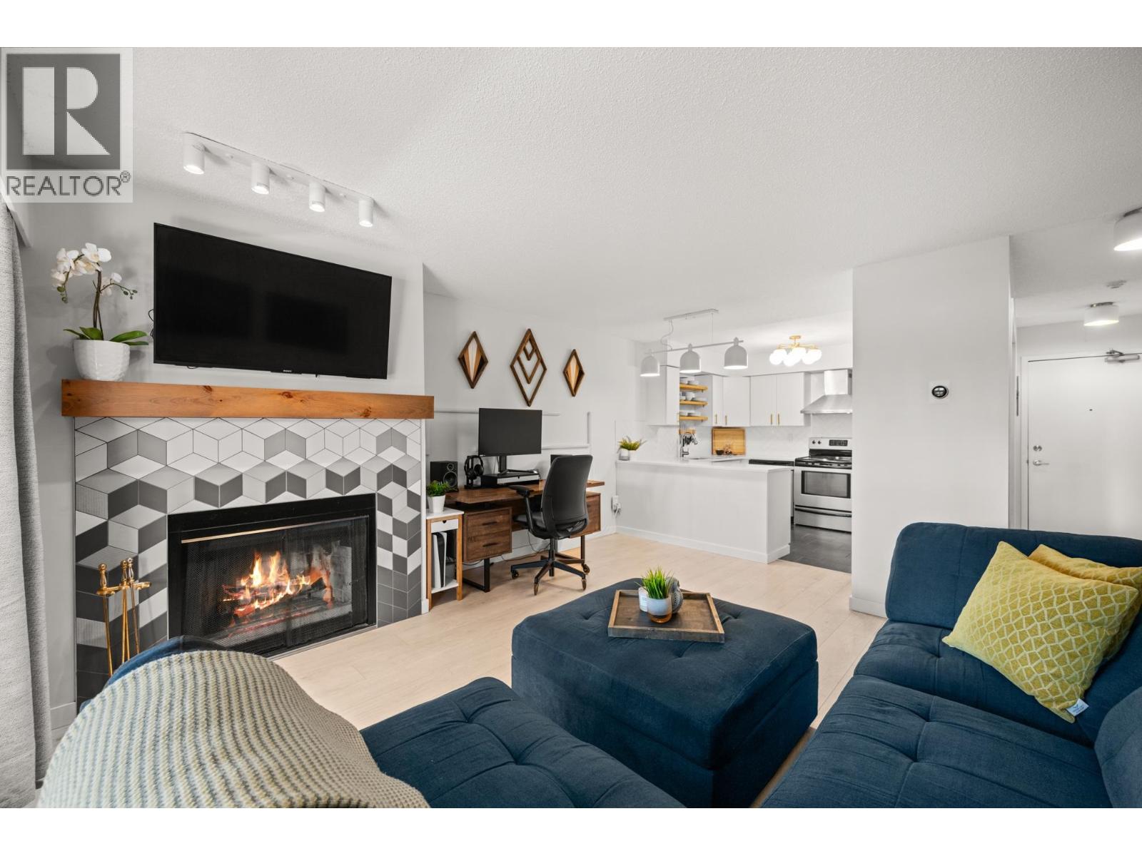 103 932 ROBINSON STREET|Coquitlam, British Columbia V3J7R8