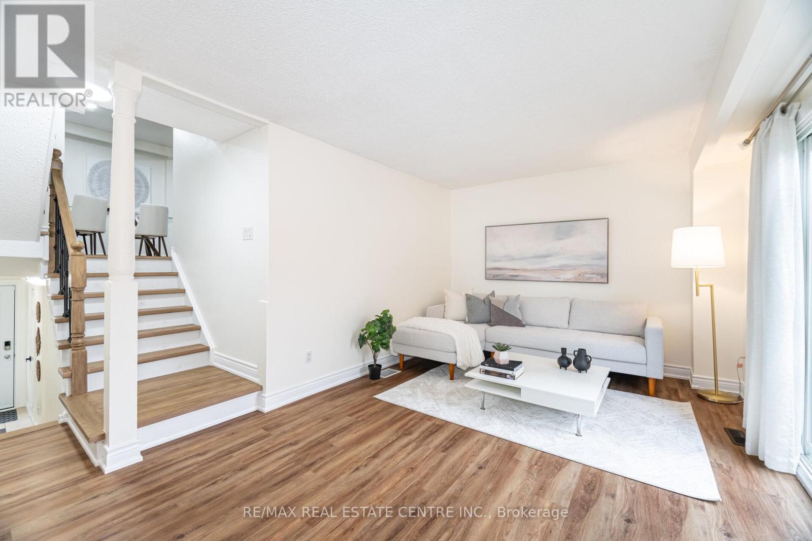 Property image for 34 - 30 HESLOP ROAD|Milton (OM Old Milton), Ontario L9T1B3