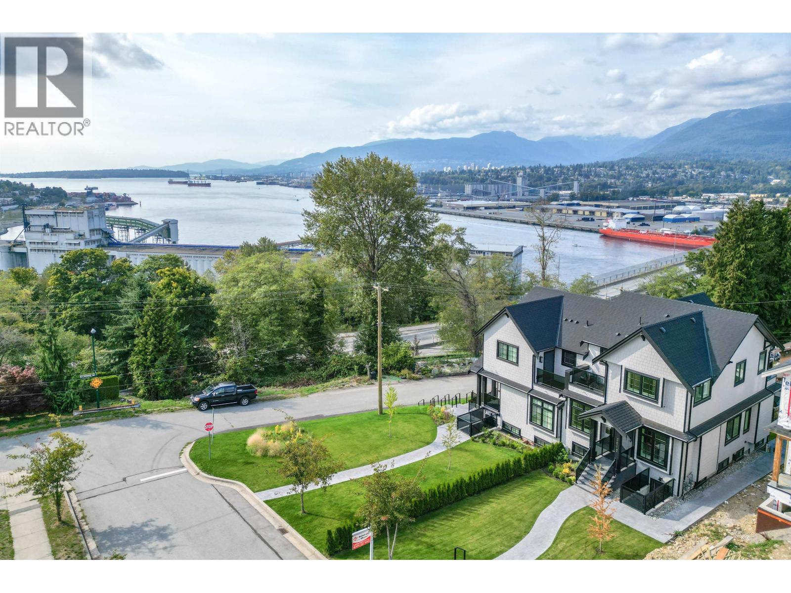 3615 YALE STREET|Vancouver, British Columbia V5K1C8