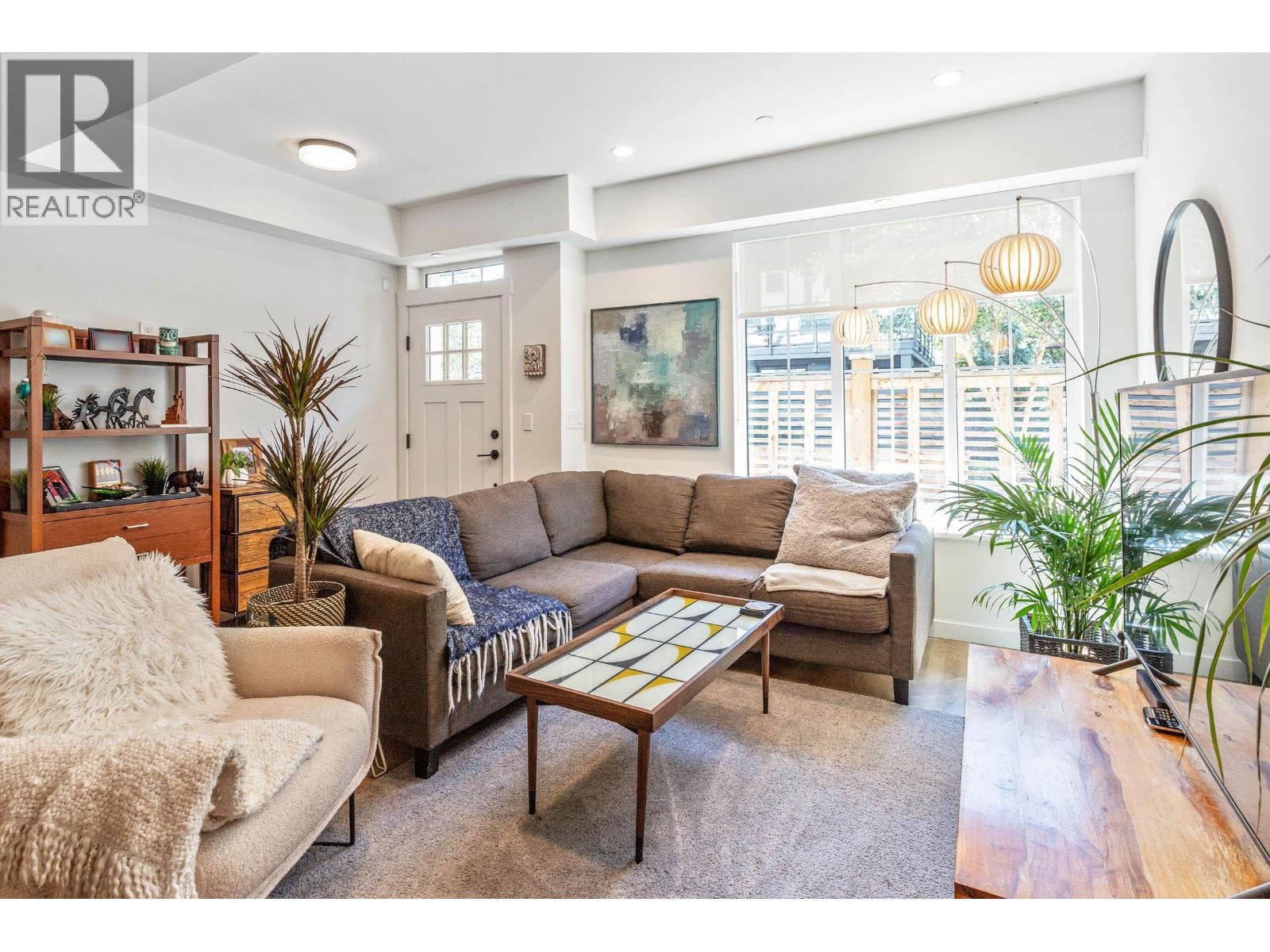 6 237 RIDGEWAY AVENUE|North Vancouver, British Columbia V7L0H6