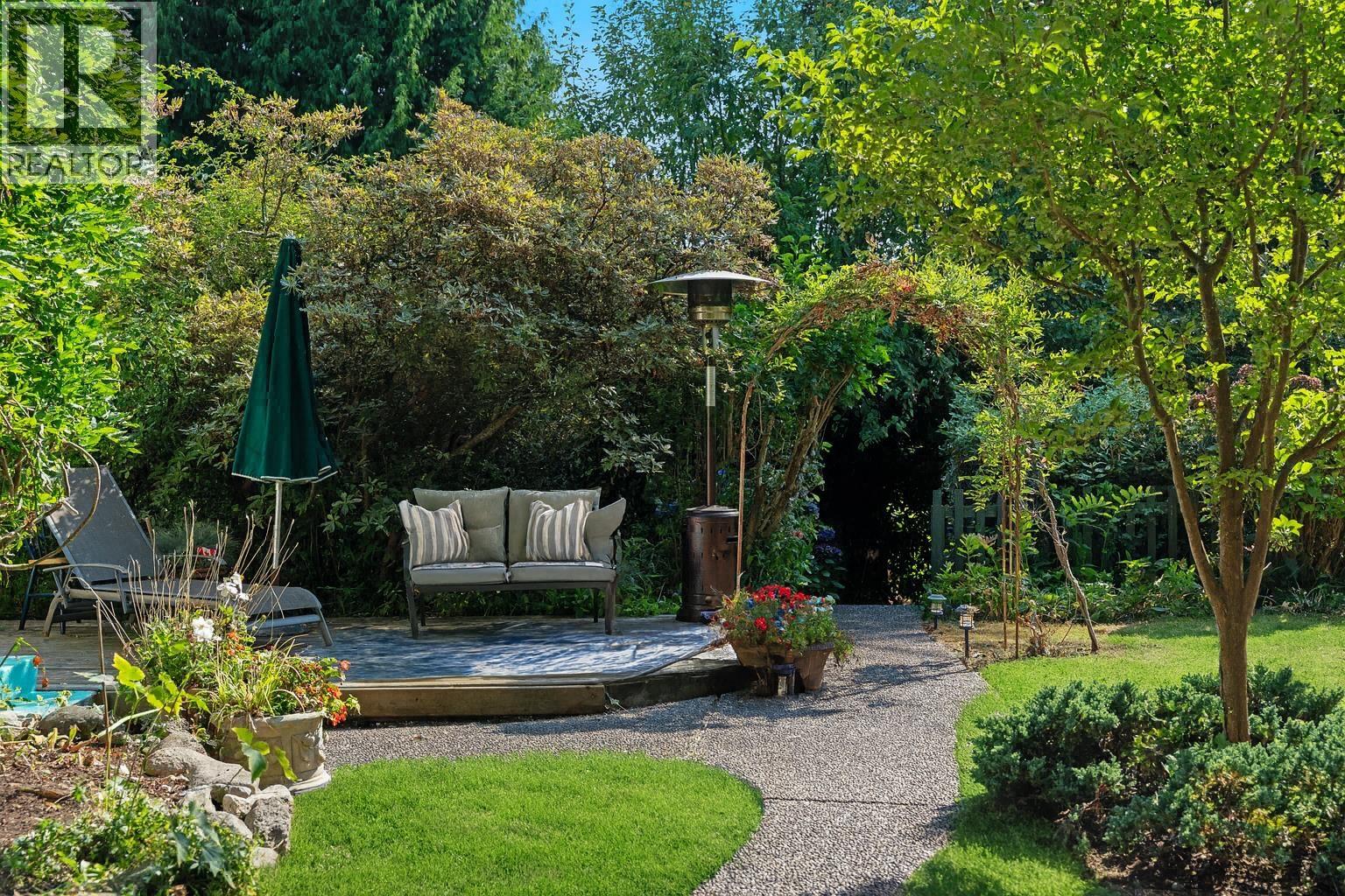 1376 11TH STREET|West Vancouver, British Columbia V7T2M9