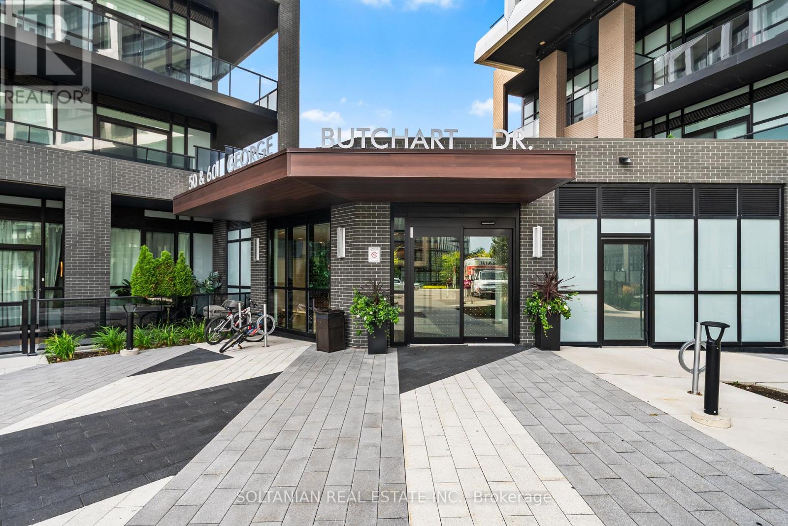 810 - 50 GEORGE BUTCHART DRIVE|Toronto (Downsview-Roding-CFB), Ontario M3K0C9