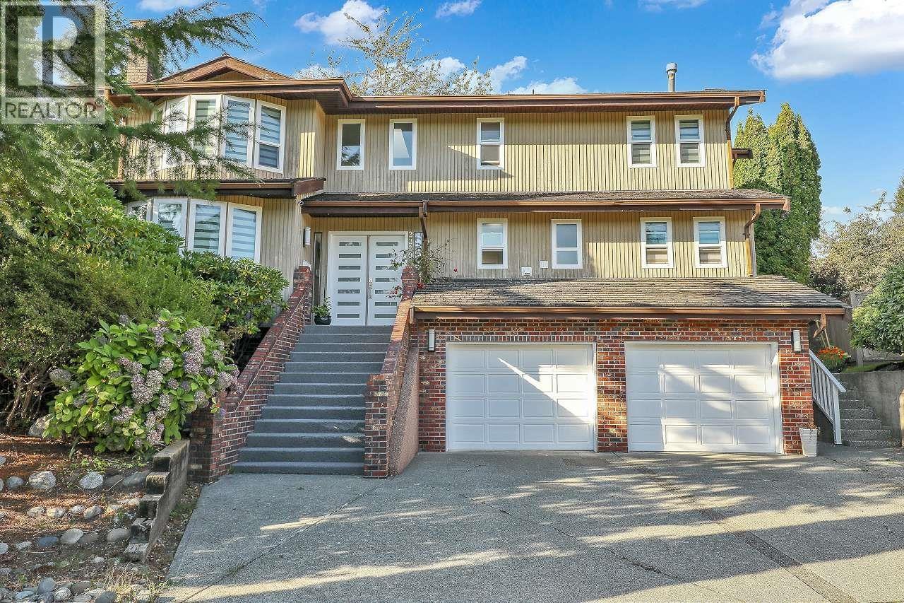 2220 WINDWOOD PLACE|Burnaby, British Columbia V5A4E9