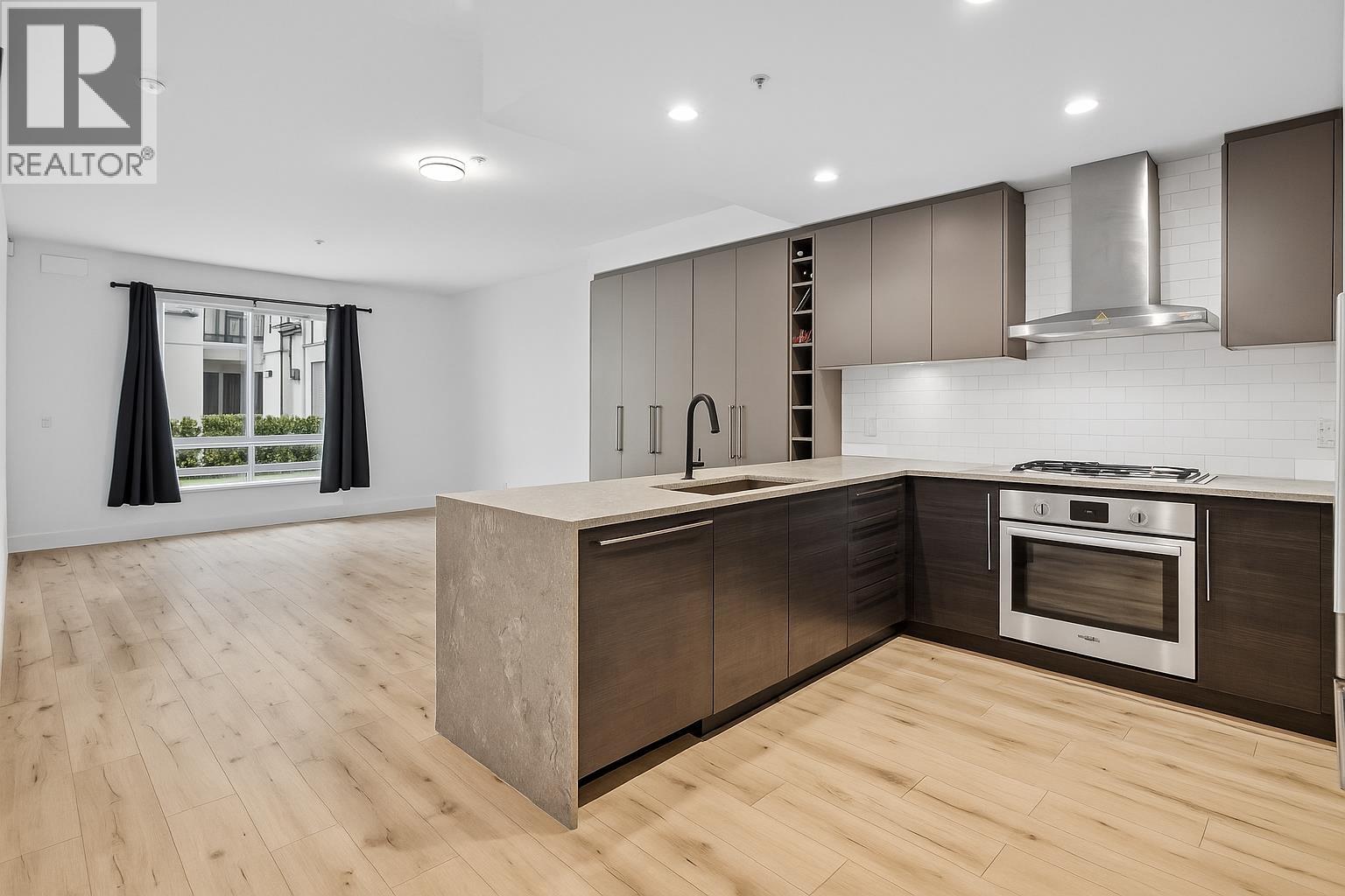 225 3131 MURRAY STREET|Port Moody, British Columbia V3H0L9