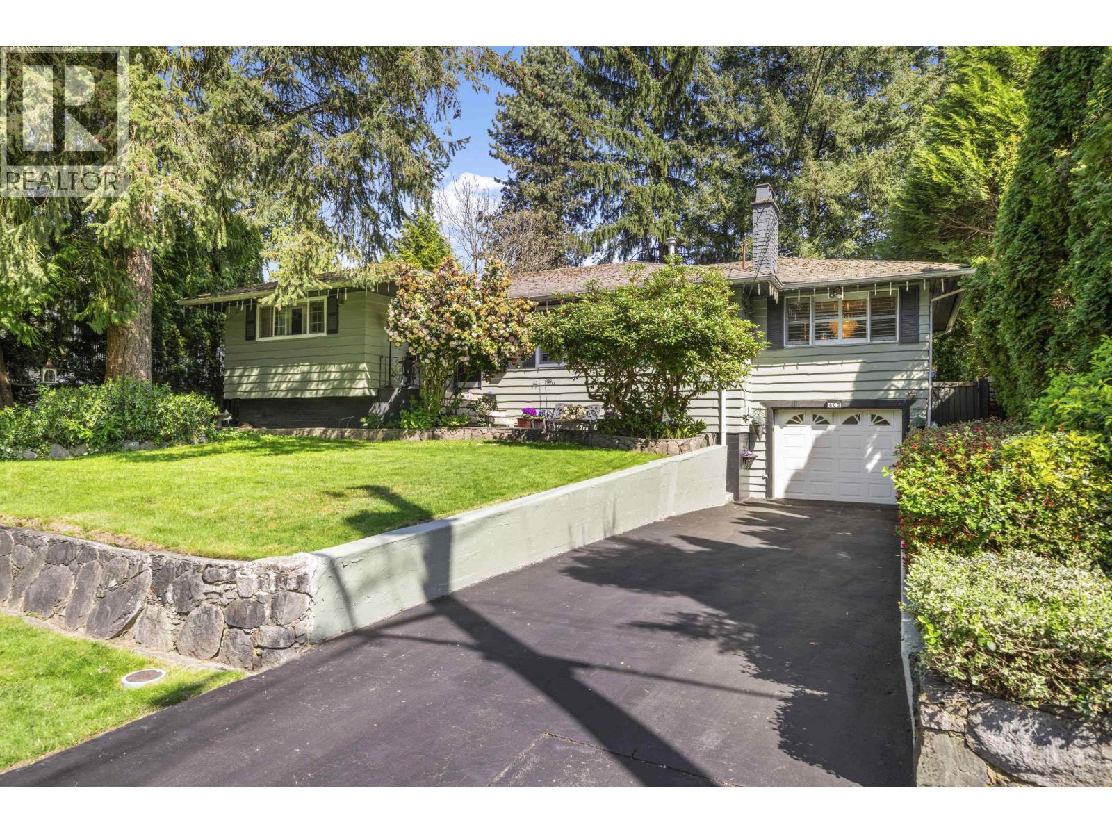 605 VICTOR STREET|Coquitlam, British Columbia V3J3V4