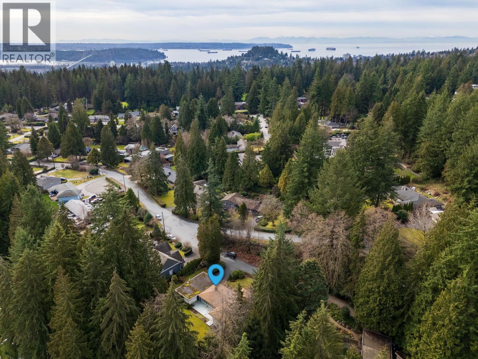 Property image for 350 ST JAMES CRESCENT|West Vancouver, British Columbia V7S1J8