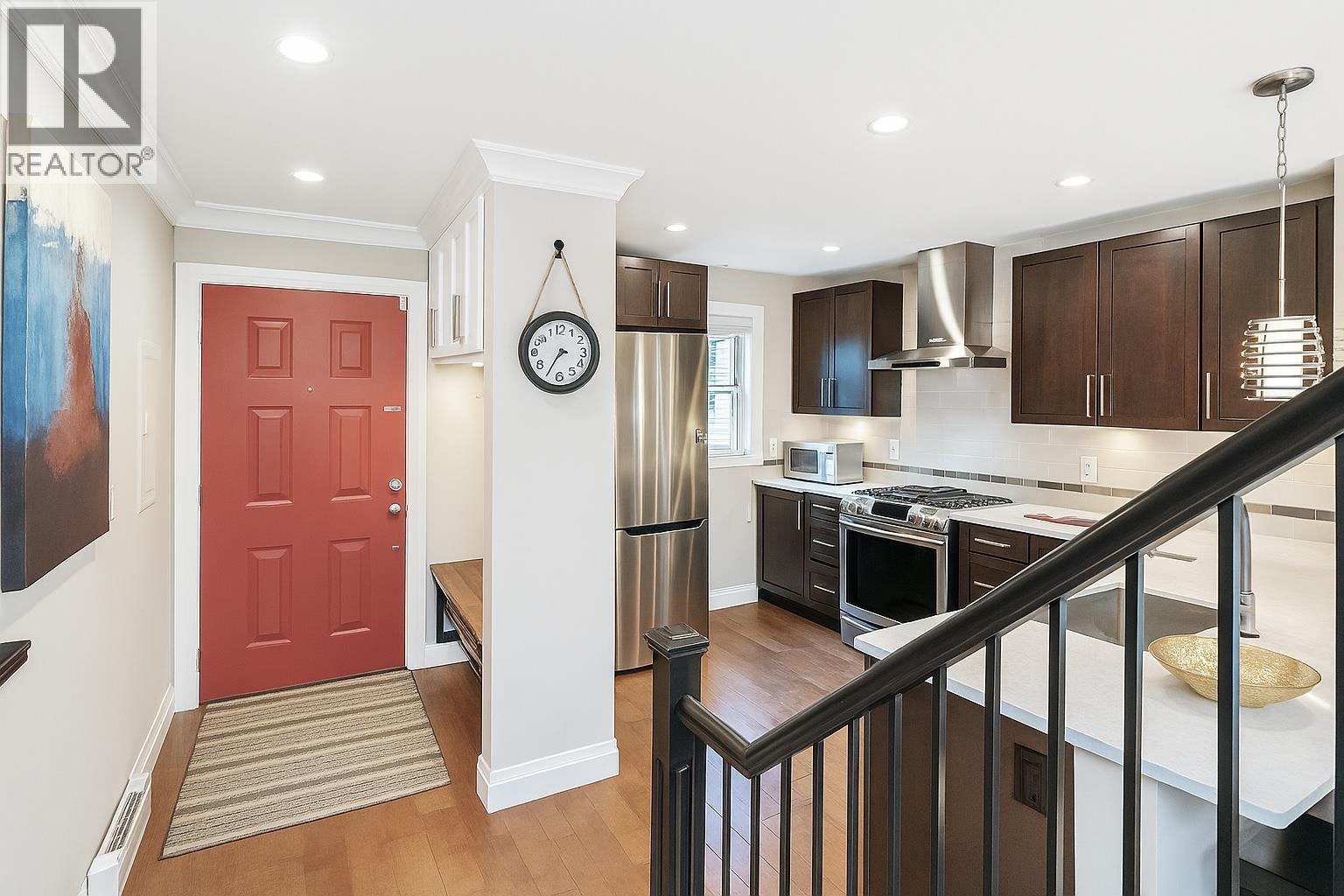 309 7000 21ST AVENUE|Burnaby, British Columbia V5E4P1