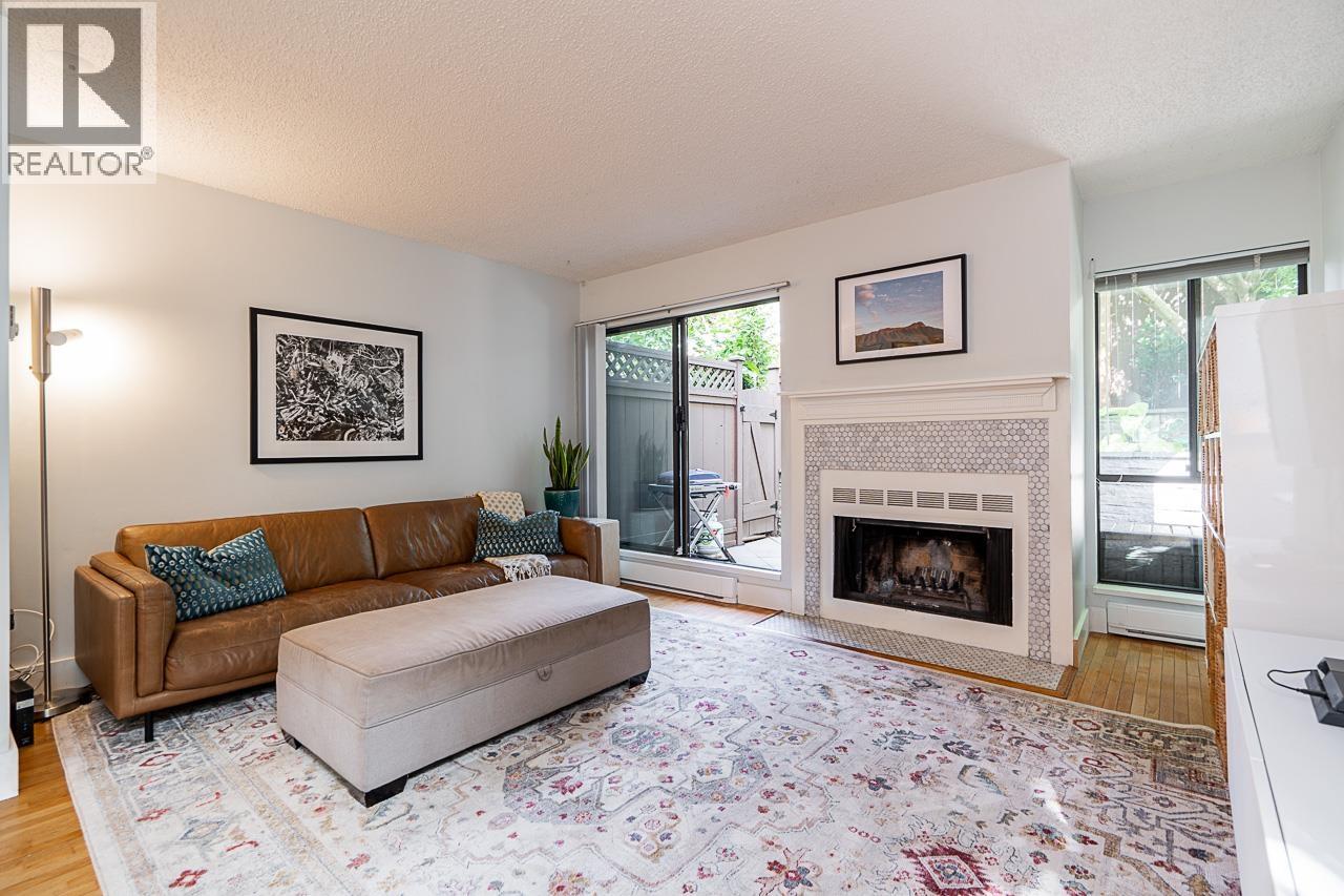 #13 230 W 14TH STREET|North Vancouver, British Columbia V7M1P3