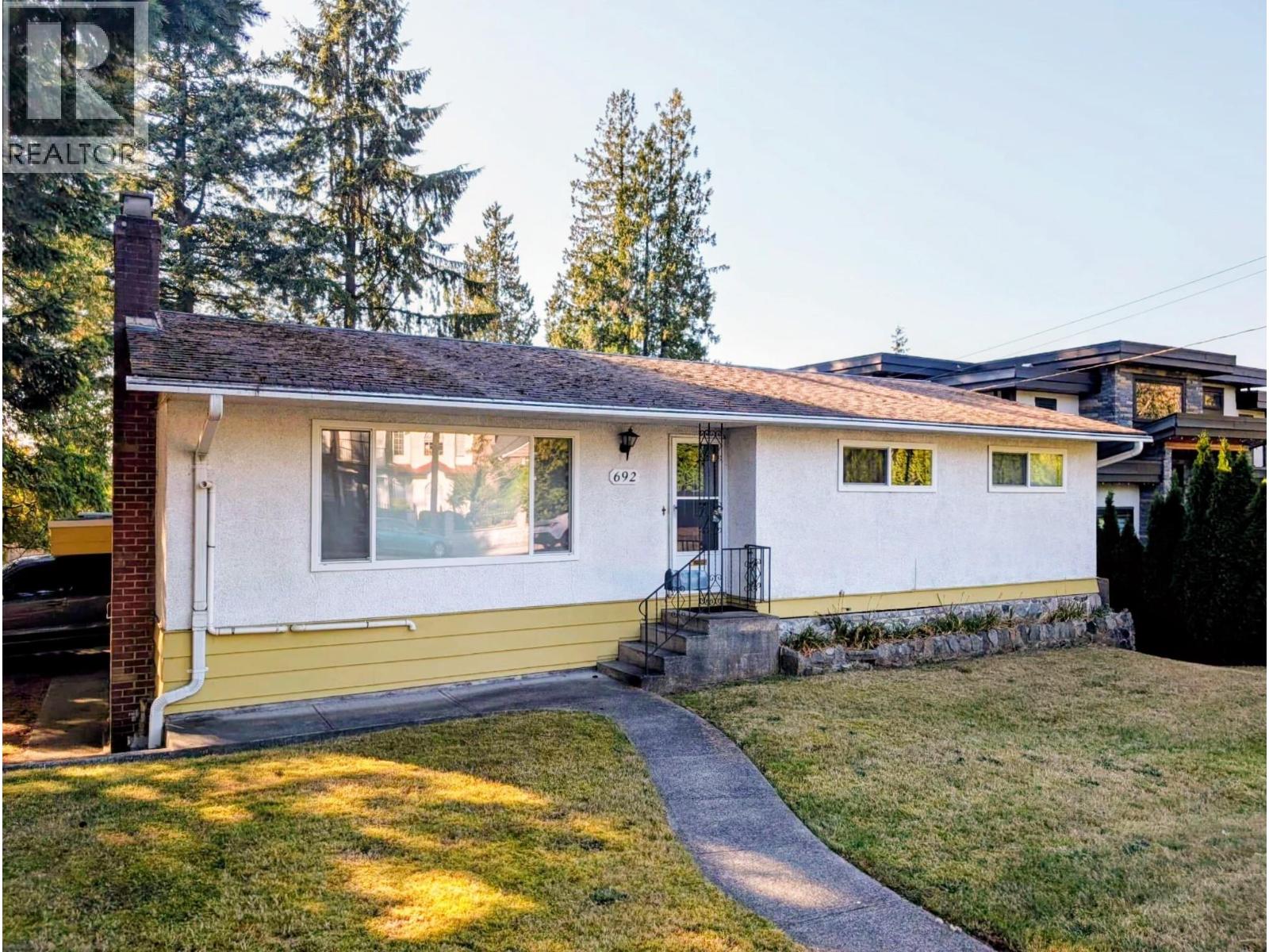 Property image for 692 BLUE MOUNTAIN STREET|Coquitlam, British Columbia V3J4R9