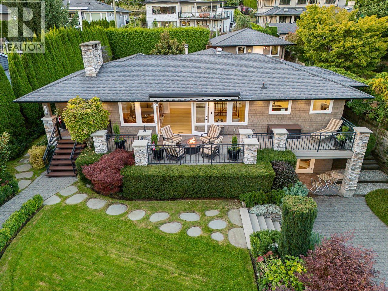 1425 PALMERSTON AVENUE|West Vancouver, British Columbia V7T2H8