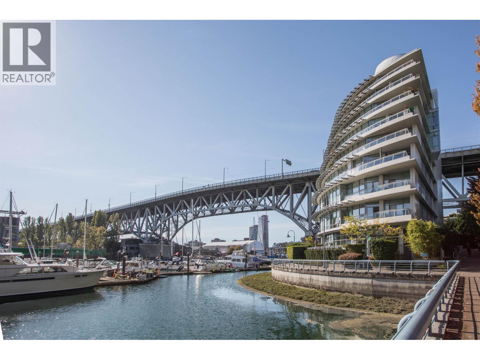 605 628 KINGHORNE MEWS|Vancouver, British Columbia V6Z3H6