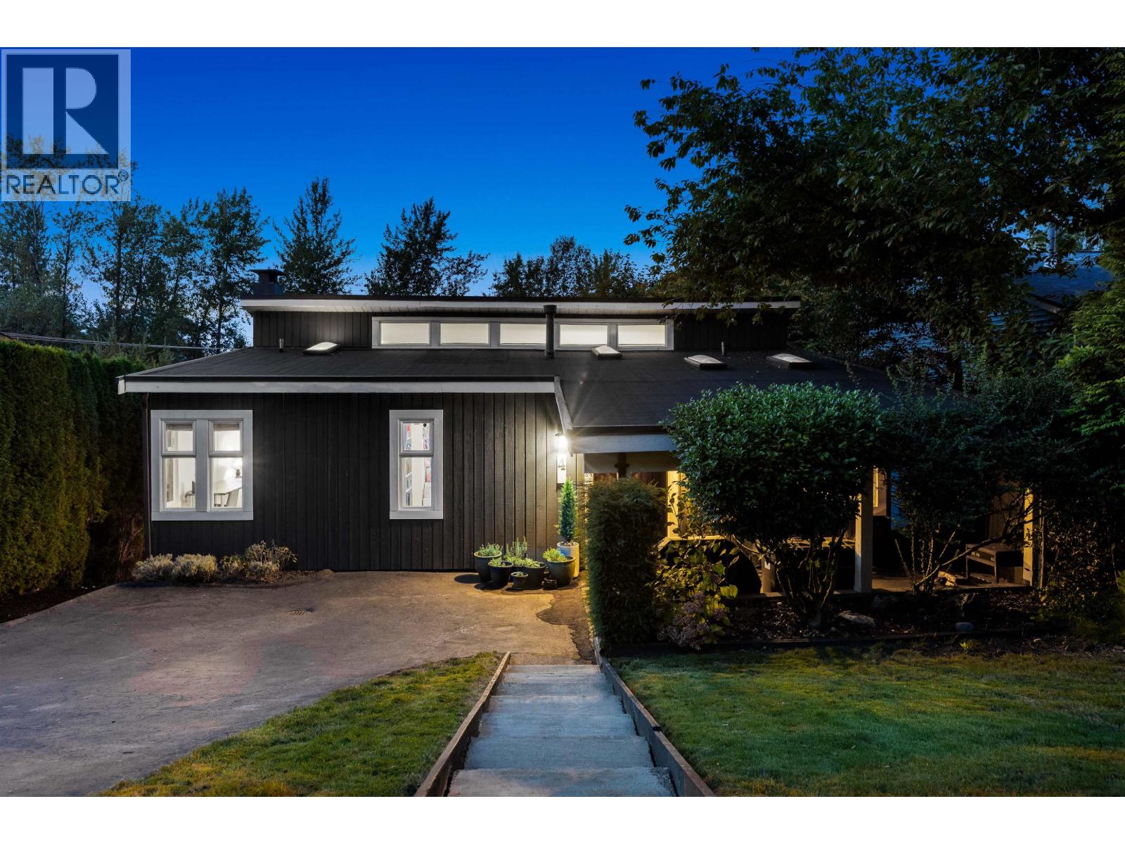 Property image for 4 NOBLE COURT|Port Moody, British Columbia V3H3Z5