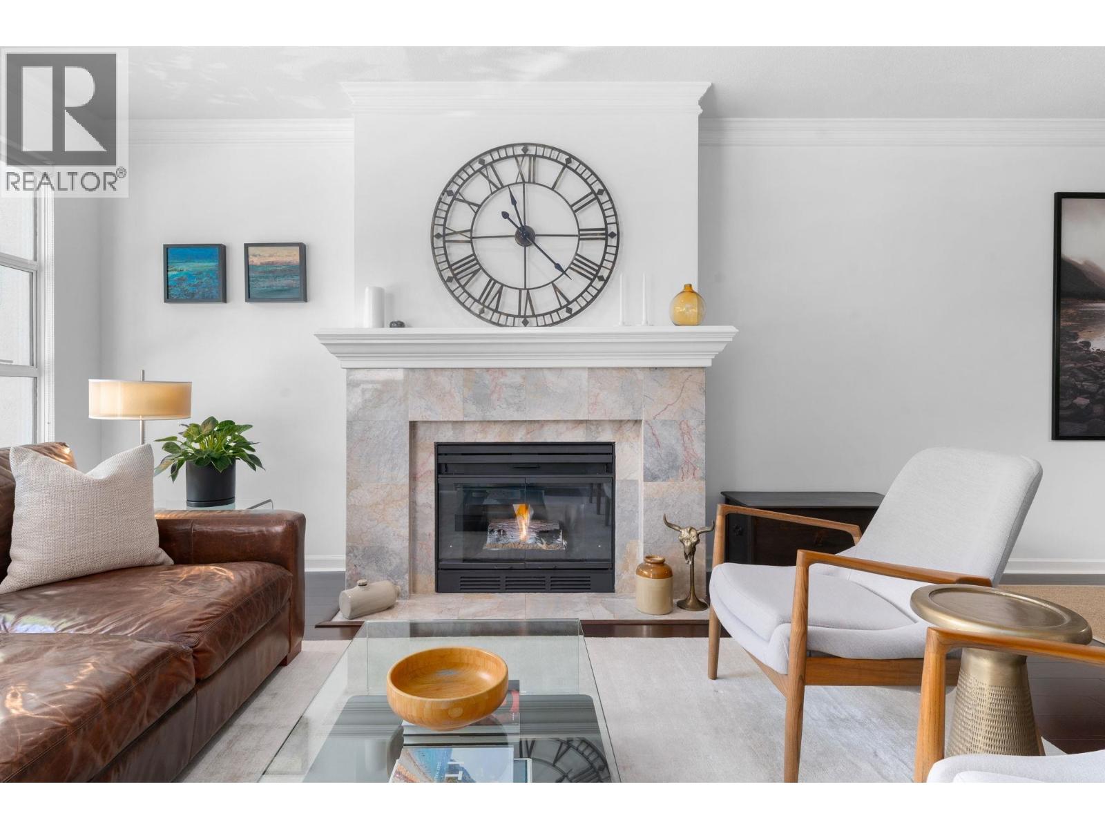 204 3151 WOODBINE DRIVE|North Vancouver, British Columbia V7R2S4