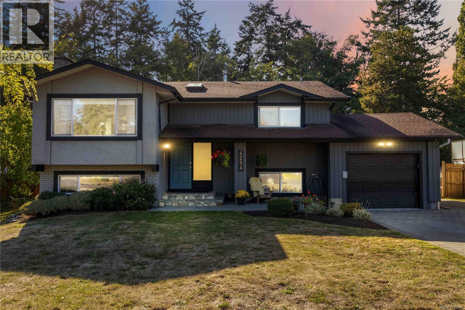 Property image for 4254 Eastridge Cres|Saanich, British Columbia V8Z6B6