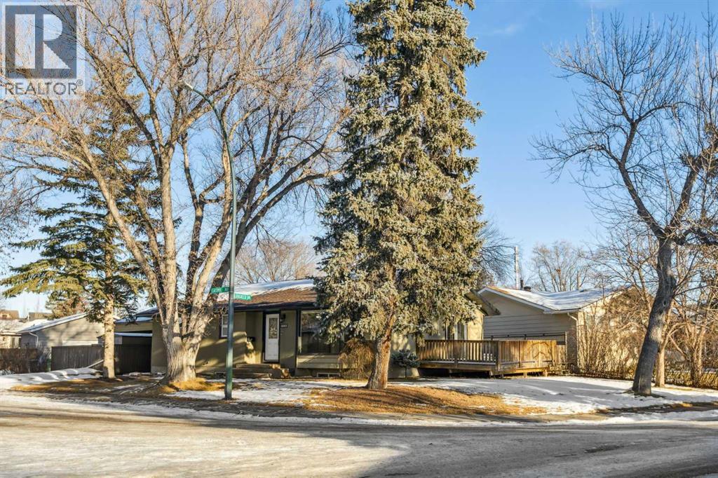 6003 Lacombe Way SW|Calgary, Alberta T3E5T4