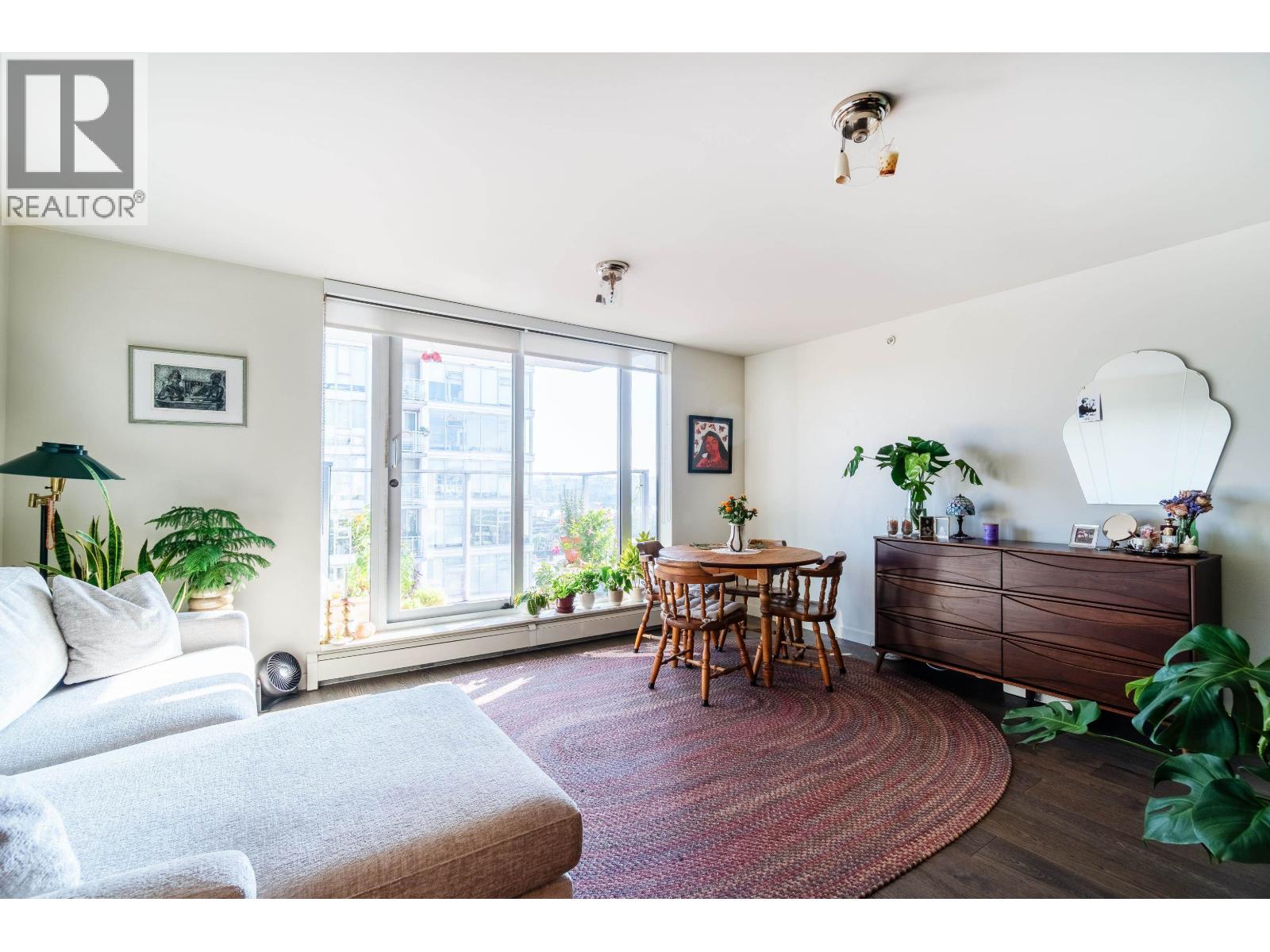 902 189 KEEFER STREET|Vancouver, British Columbia V6A0C8
