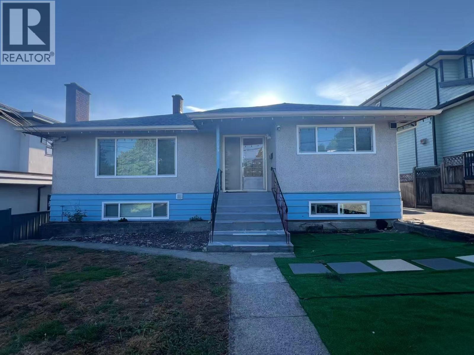 7789 DOW AVENUE|Burnaby, British Columbia V5J3X7