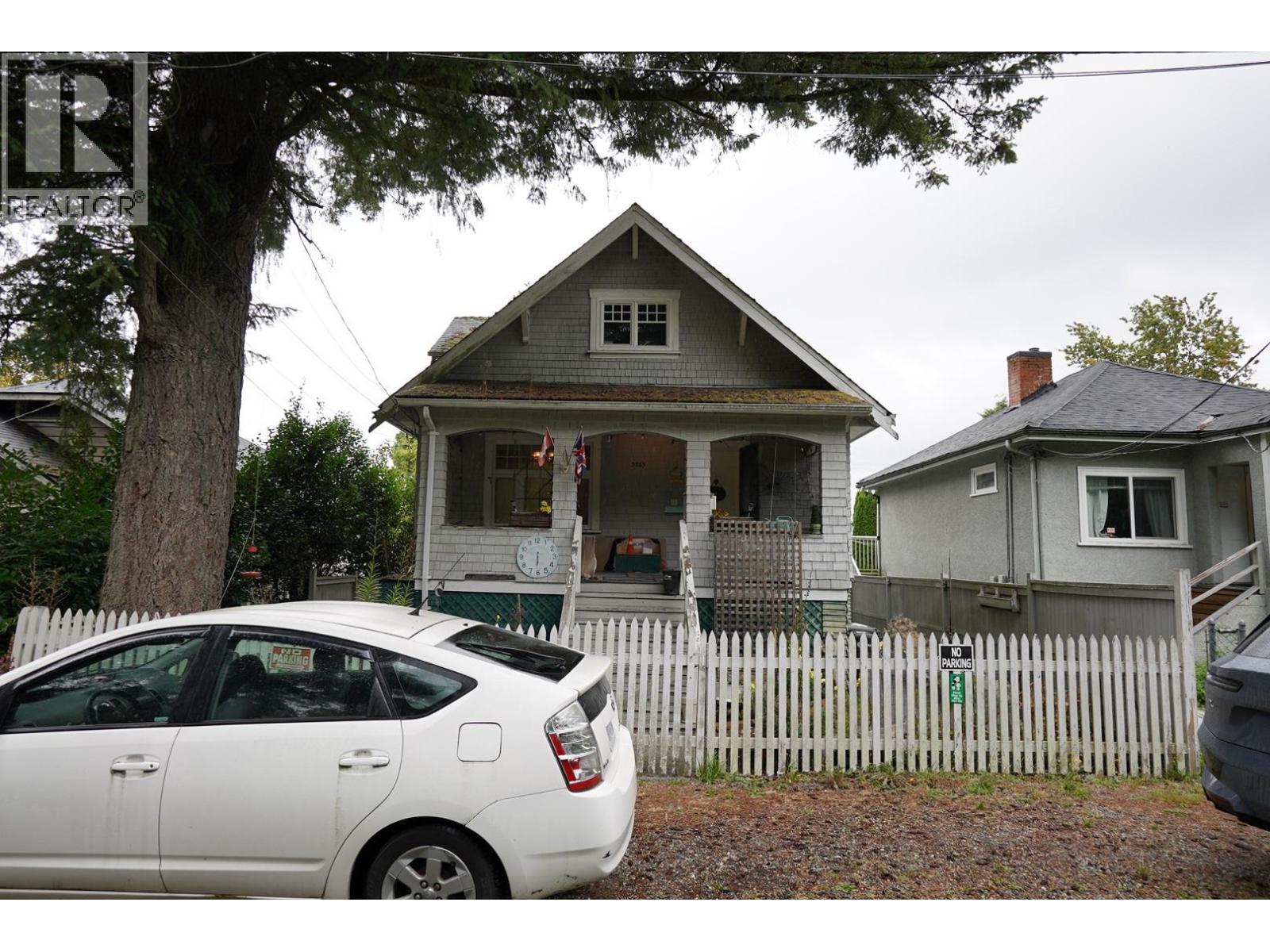 3865 SANDELL STREET|Burnaby, British Columbia V5H1J9