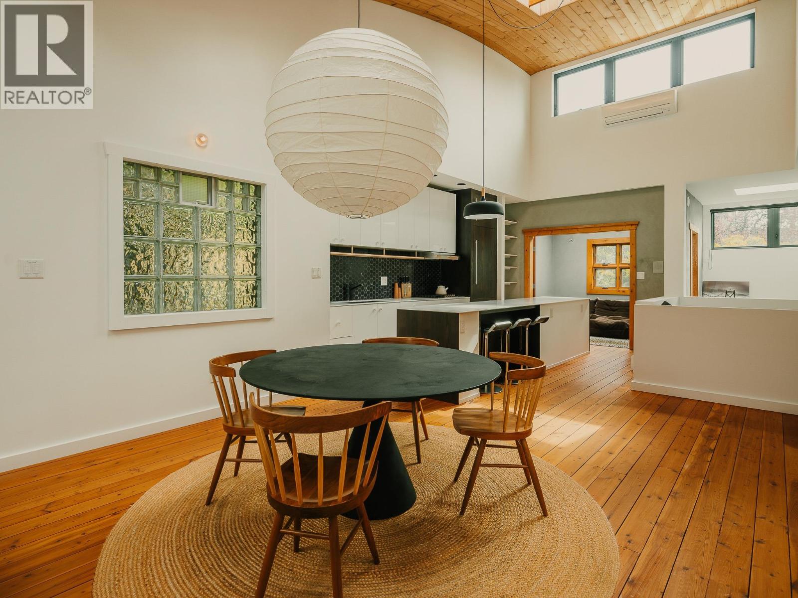 279 E 26TH AVENUE|Vancouver, British Columbia V5V2H2