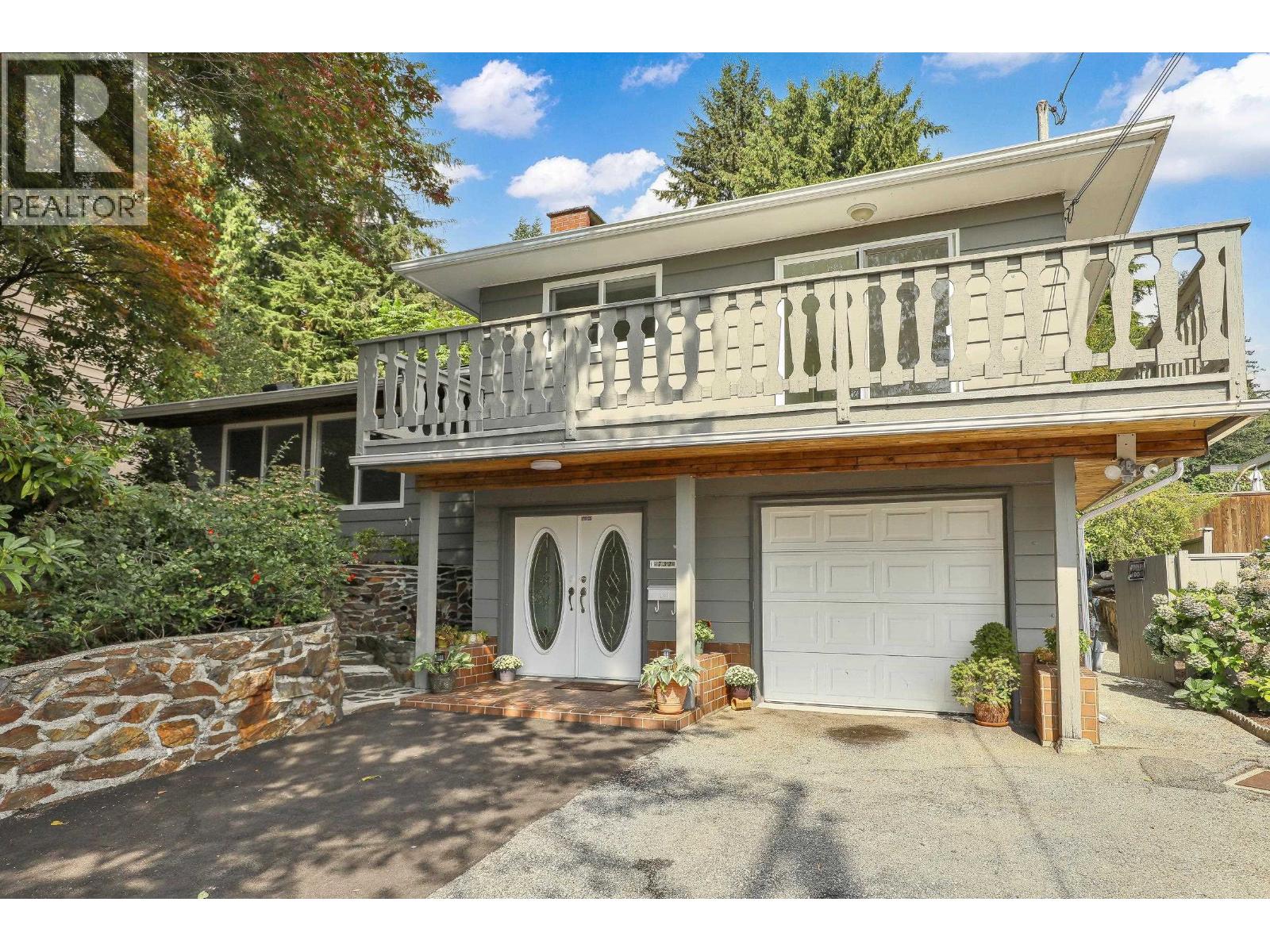 732 E 29TH STREET|North Vancouver, British Columbia V7K1B3