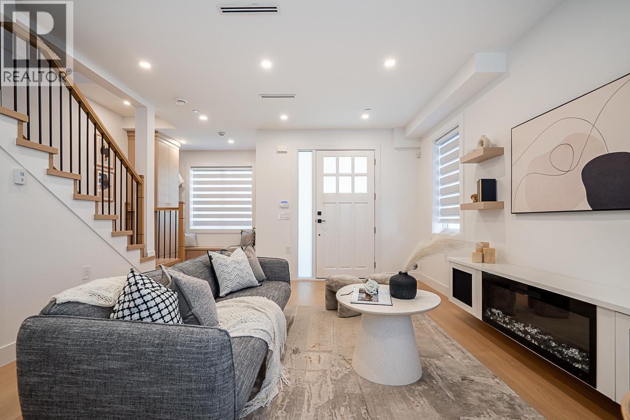 2105 E 33RD AVENUE|Vancouver, British Columbia V5N3E9