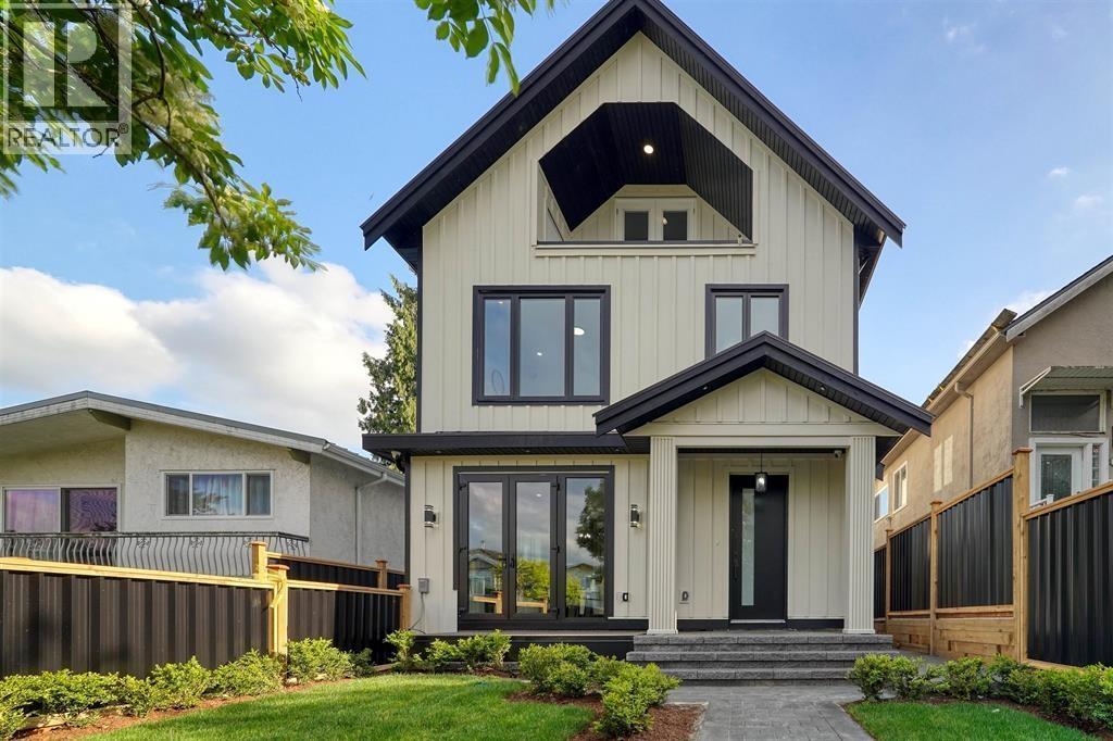 2 3216 VENABLES STREET|Vancouver, British Columbia V5K2S6