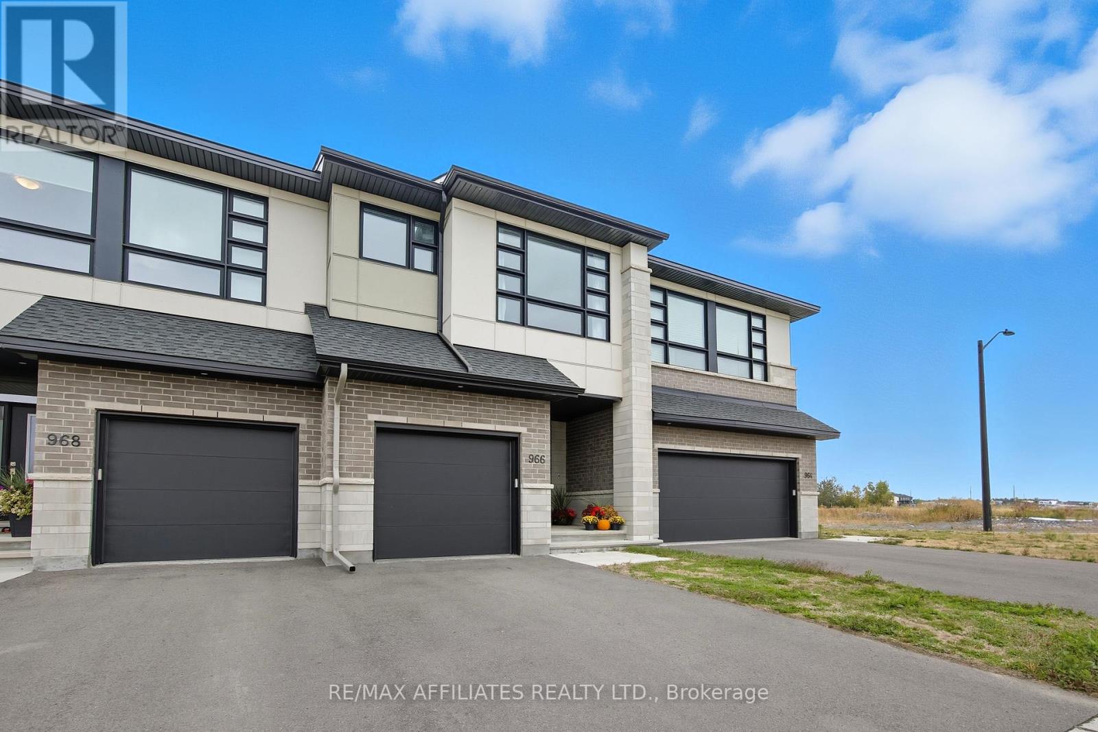 966 ACOUSTIC WAY|Ottawa, Ontario K4M0R1