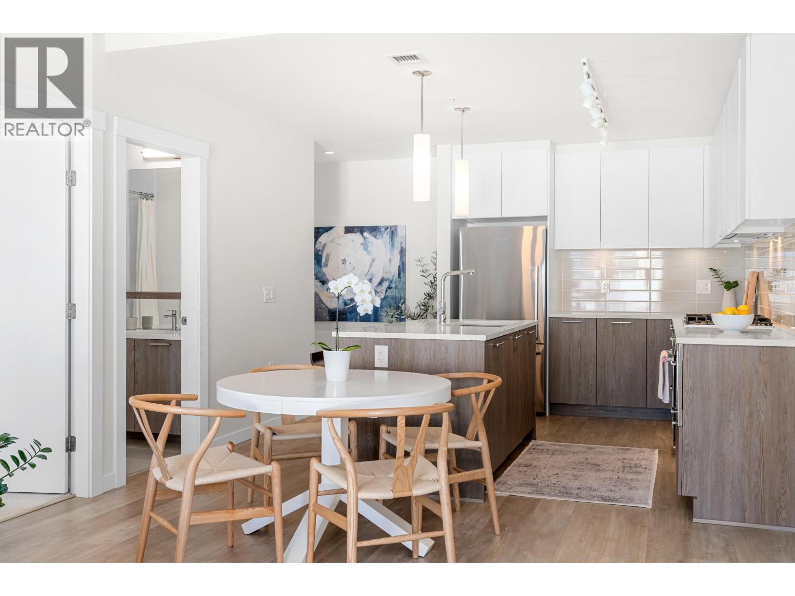 205 615 E 3RD STREET|North Vancouver, British Columbia V7L0G3