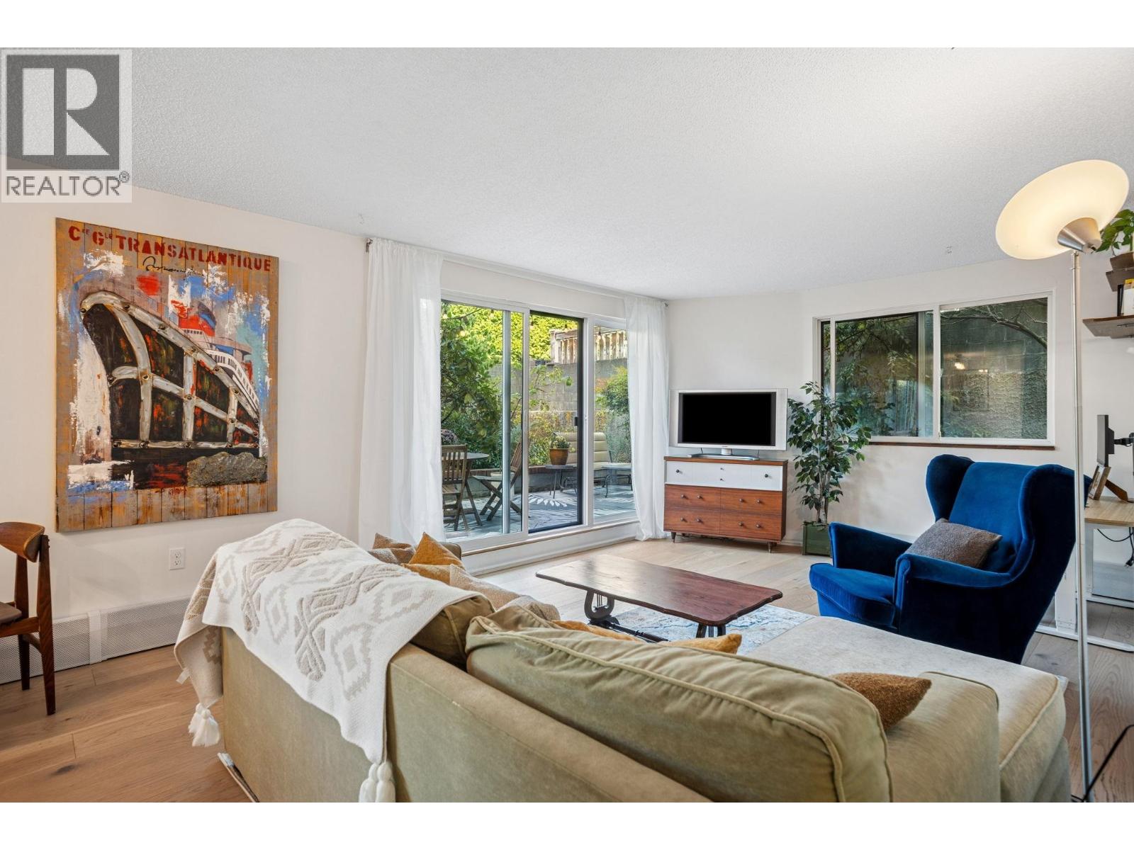 113 2033 TRIUMPH STREET|Vancouver, British Columbia V5L4X3