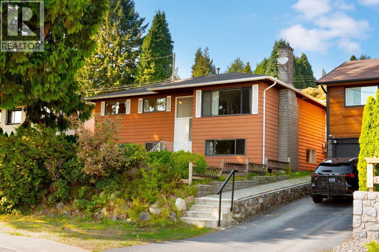 1018 CLOVERLEY STREET|North Vancouver, British Columbia V7L1N3