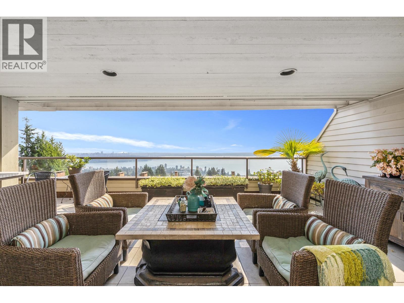 Property image for 33 2250 FOLKESTONE WAY|West Vancouver, British Columbia V7S2X7