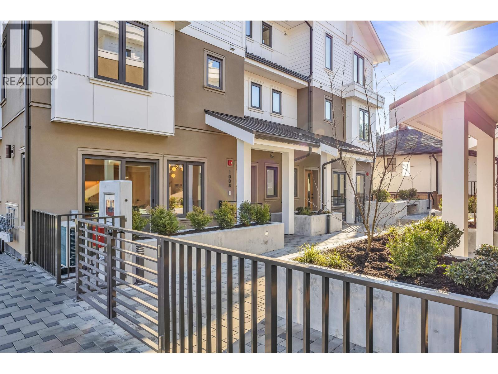 1008 W 52ND AVENUE|Vancouver, British Columbia V6P1H5