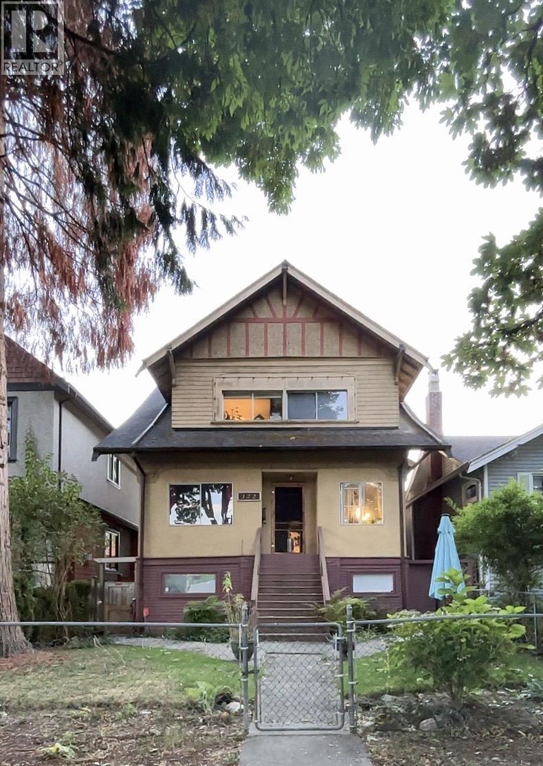 122 W 18TH AVENUE|Vancouver, British Columbia V5Y2A5