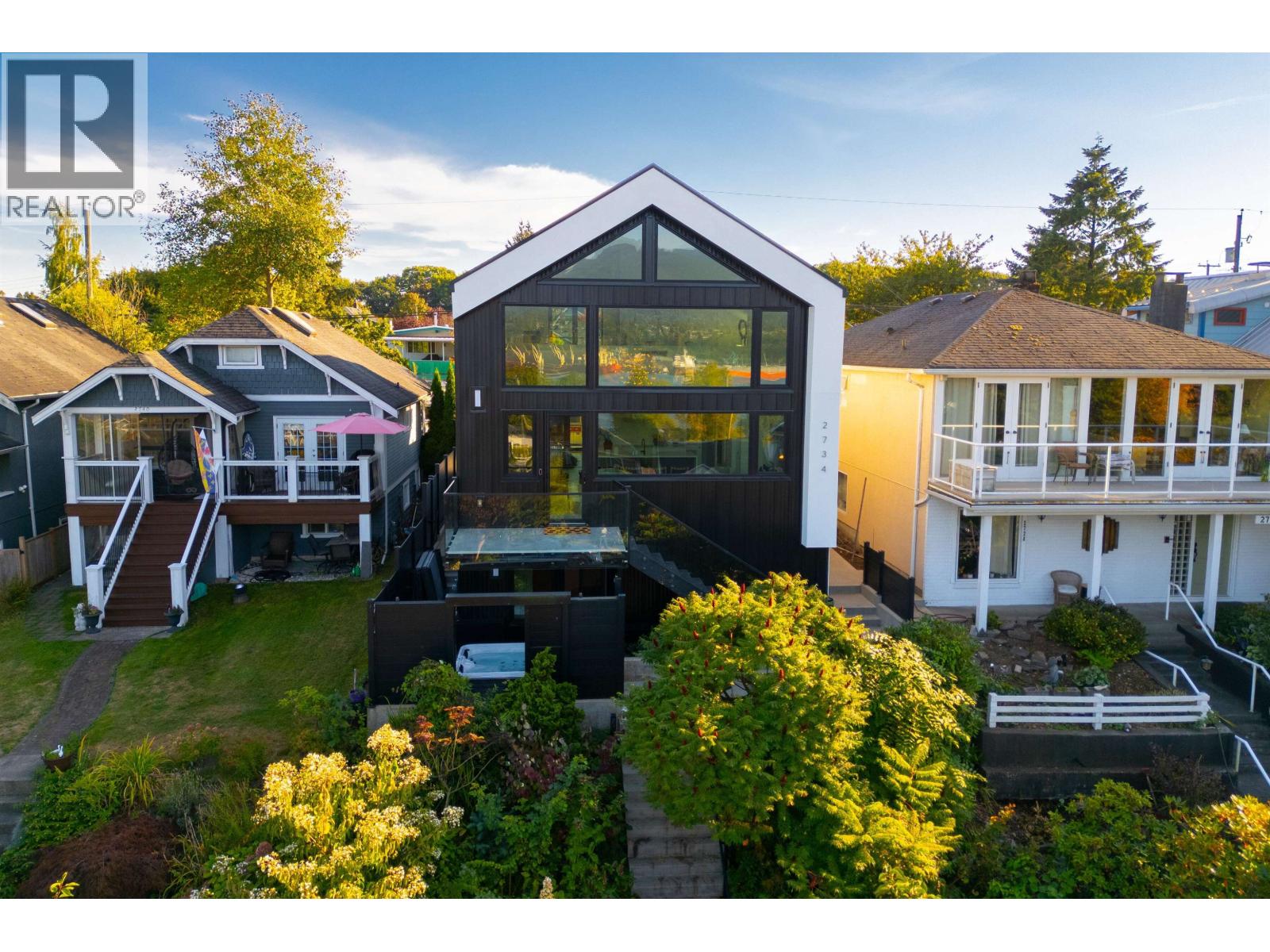 2734 YALE STREET|Vancouver, British Columbia V5K1C3