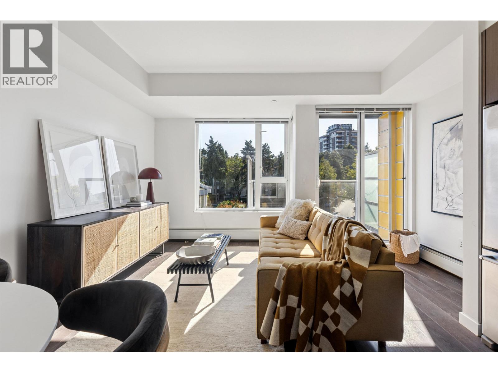 605 417 GREAT NORTHERN WAY|Vancouver, British Columbia V5T0G7