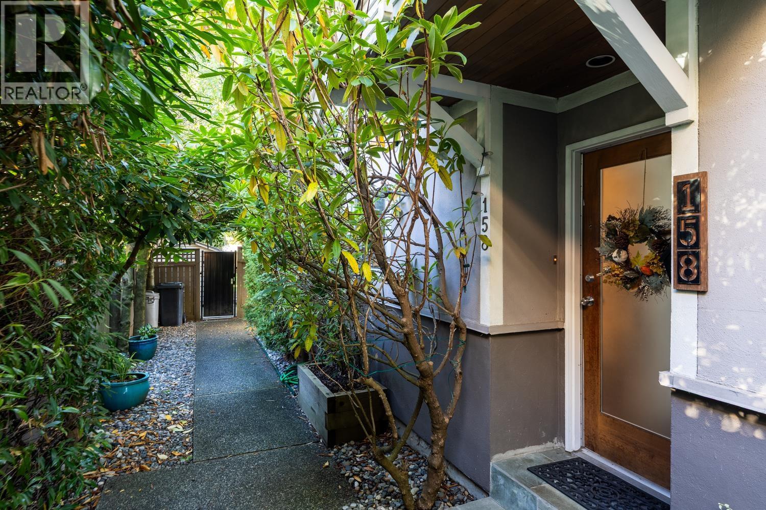 158 E 17TH AVENUE|Vancouver, British Columbia V5V1A4