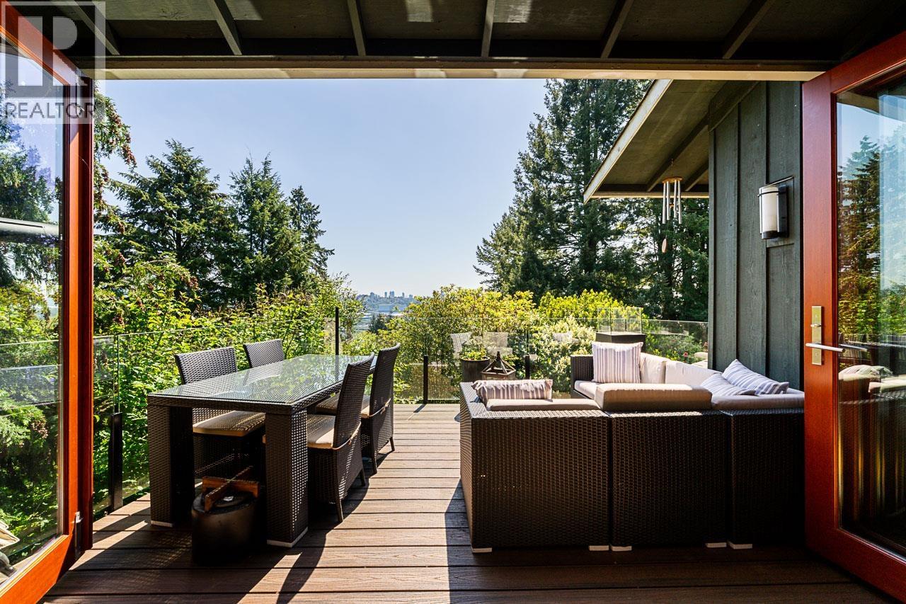 920 ADDERLEY STREET|North Vancouver, British Columbia V7L1T1