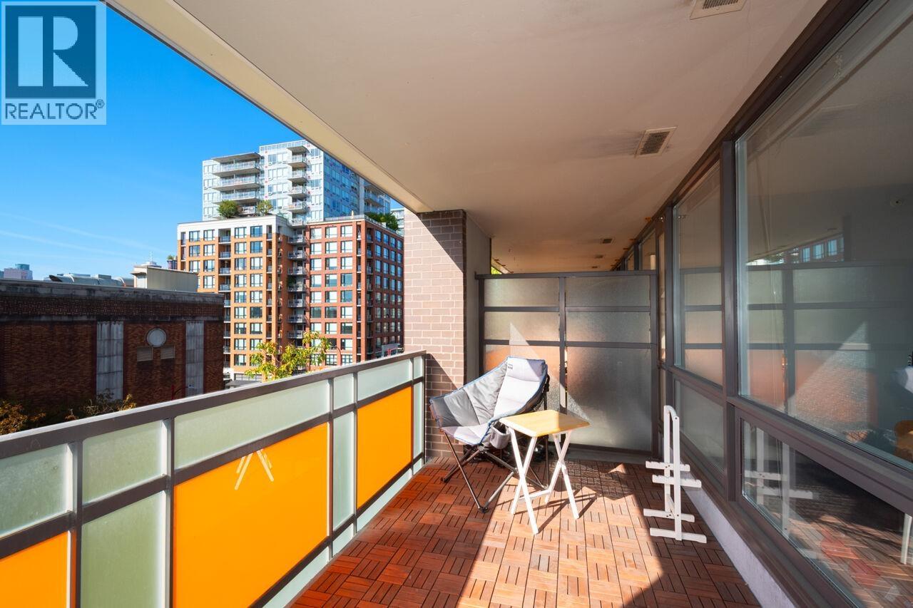 503 718 MAIN STREET|Vancouver, British Columbia V6A2V7
