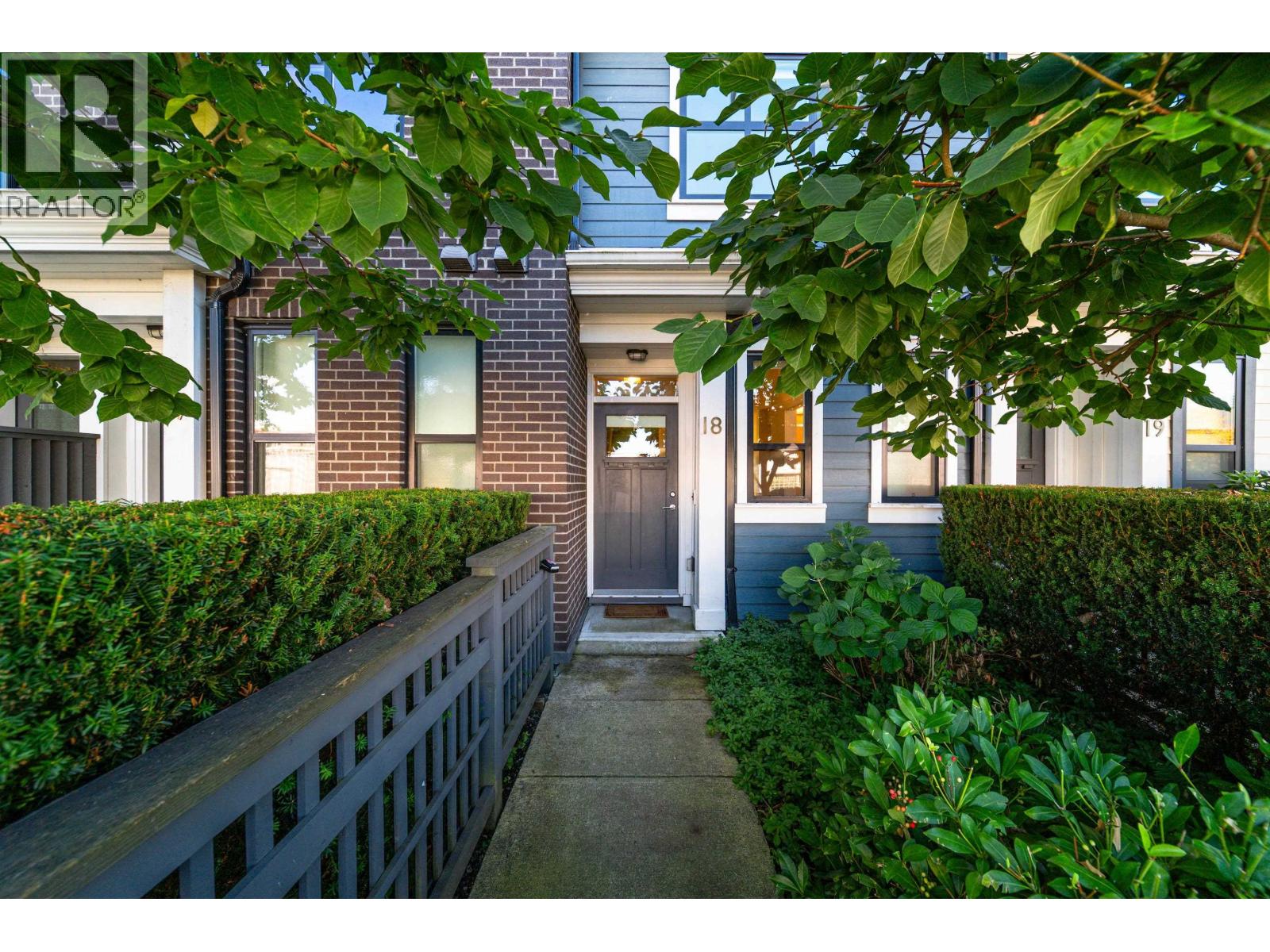 18 7039 MACPHERSON AVENUE|Burnaby, British Columbia V5J4N4