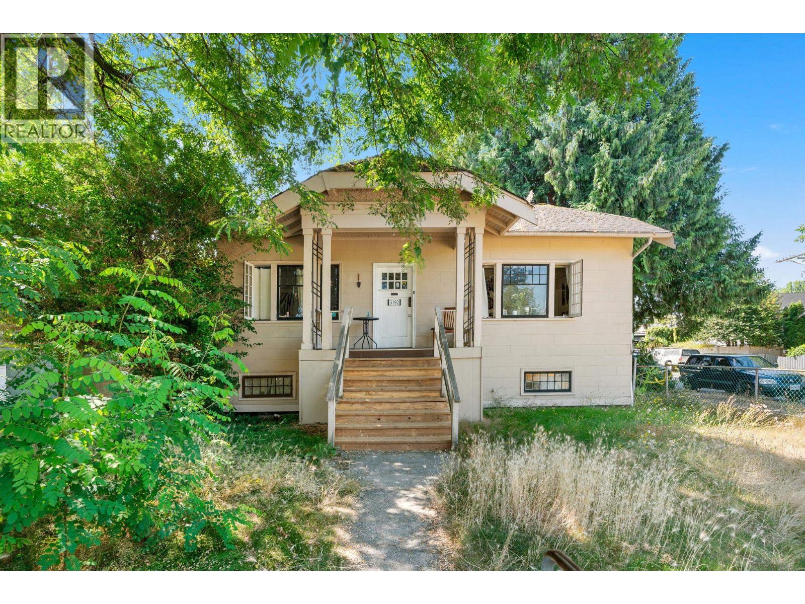 3192 W 8TH AVENUE|Vancouver, British Columbia V6K2C3