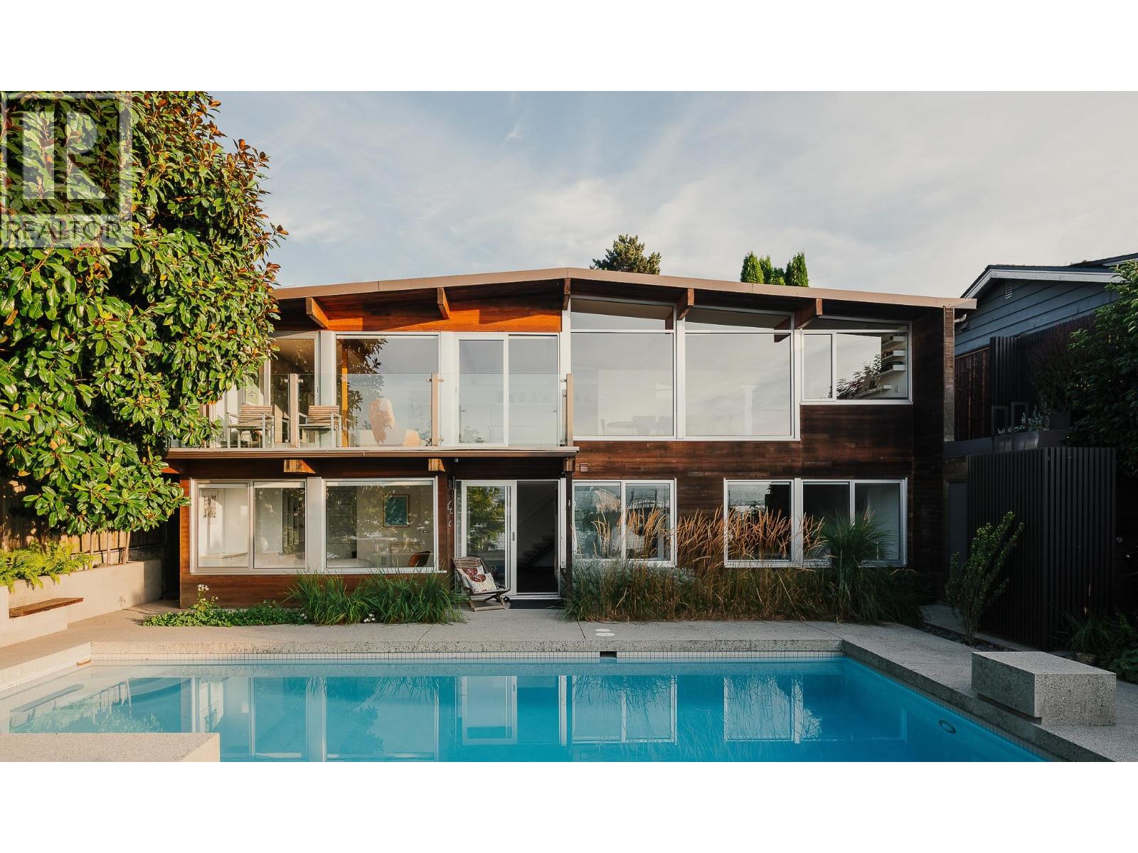 2391 WALL STREET|Vancouver, British Columbia V6L1B8