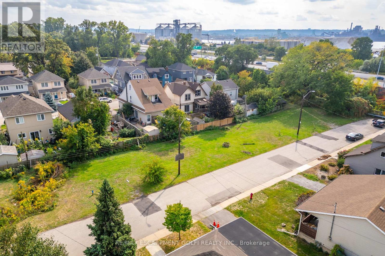 Property image for 11 KNAPMANS DRIVE|Hamilton (Hamilton Beach), Ontario L8H7E8