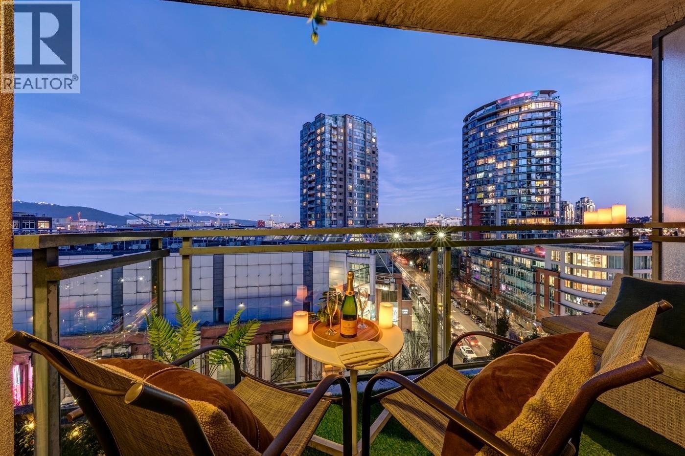 809 555 ABBOTT STREET|Vancouver, British Columbia V6B6B8