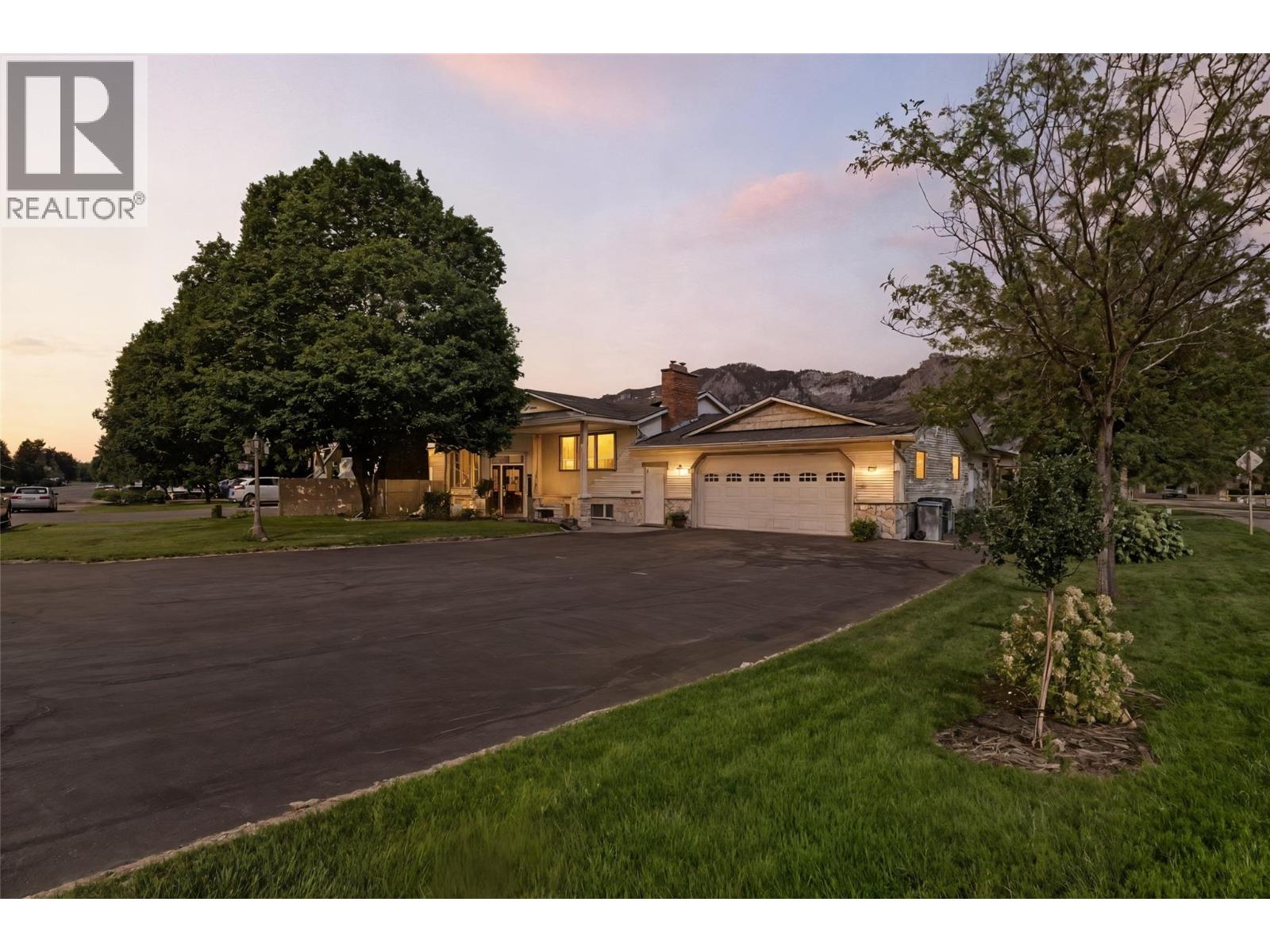 5996 Todd Hill Crescent|Kamloops, British Columbia V2C4X8