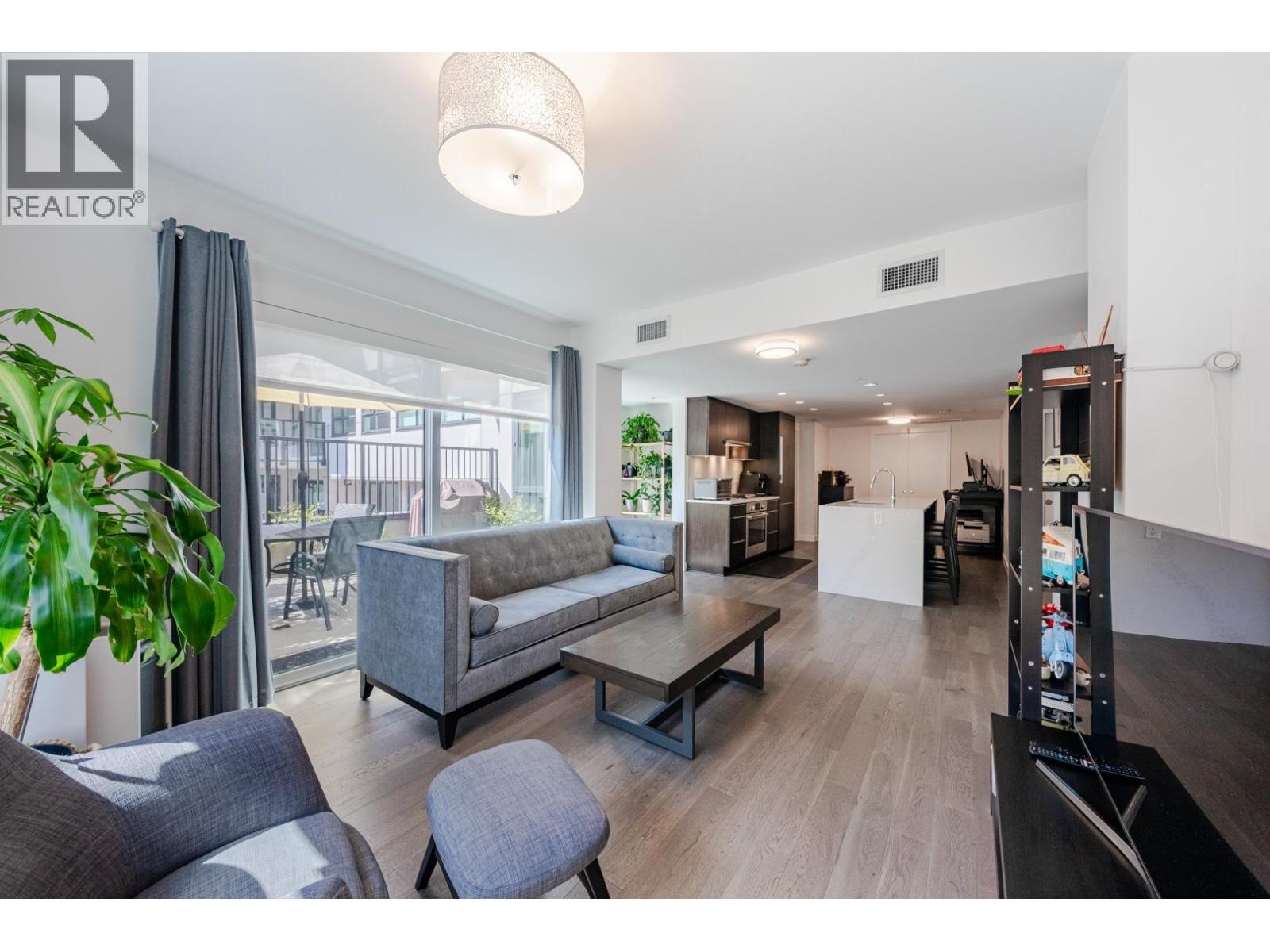 104 7828 GRANVILLE STREET|Vancouver, British Columbia V6P4Z2