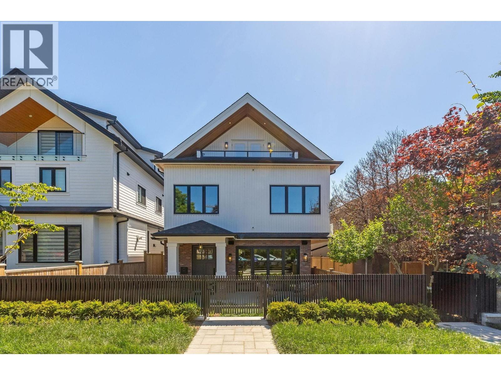 #1 2244 E 11TH AVENUE|Vancouver, British Columbia V5N1Z6