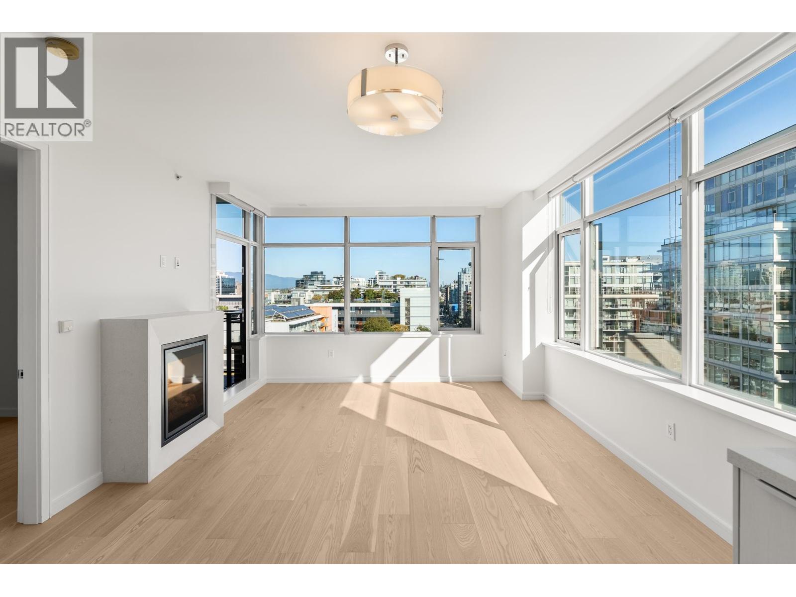 1104 181 W 1ST AVENUE|Vancouver, British Columbia V5Y0E3