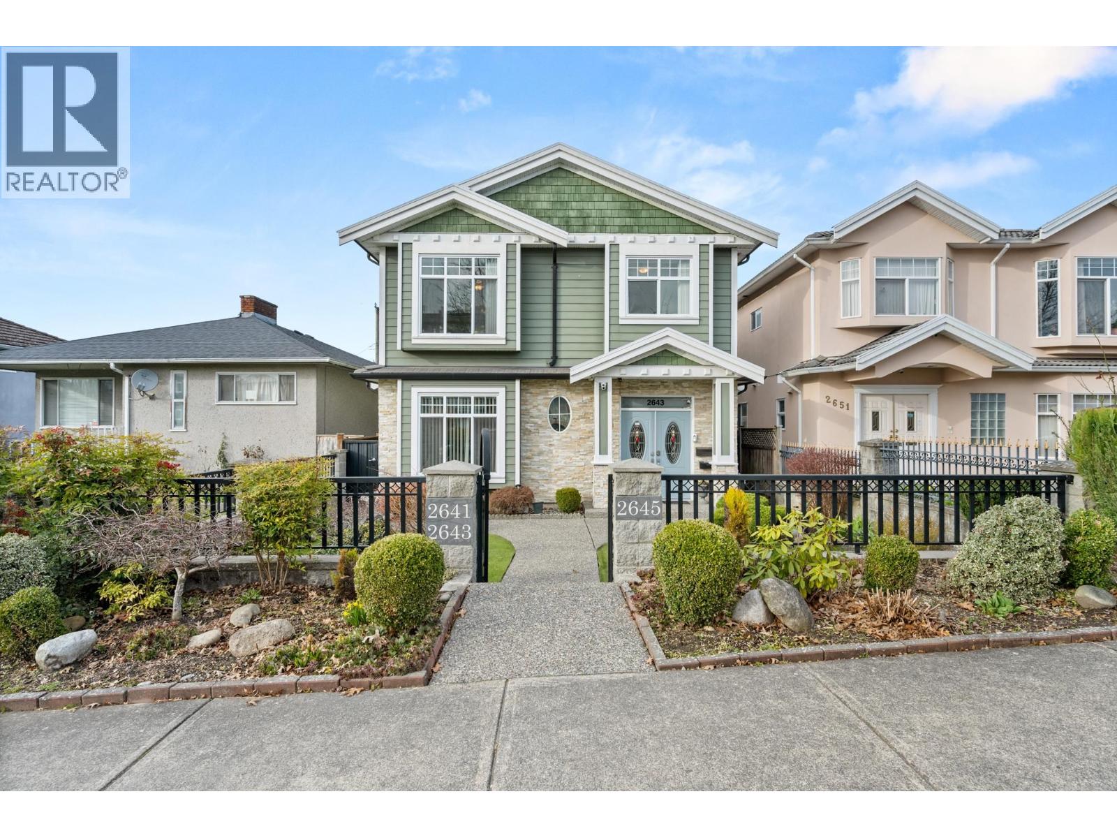 2643 E 8TH AVENUE|Vancouver, British Columbia V5M1W4